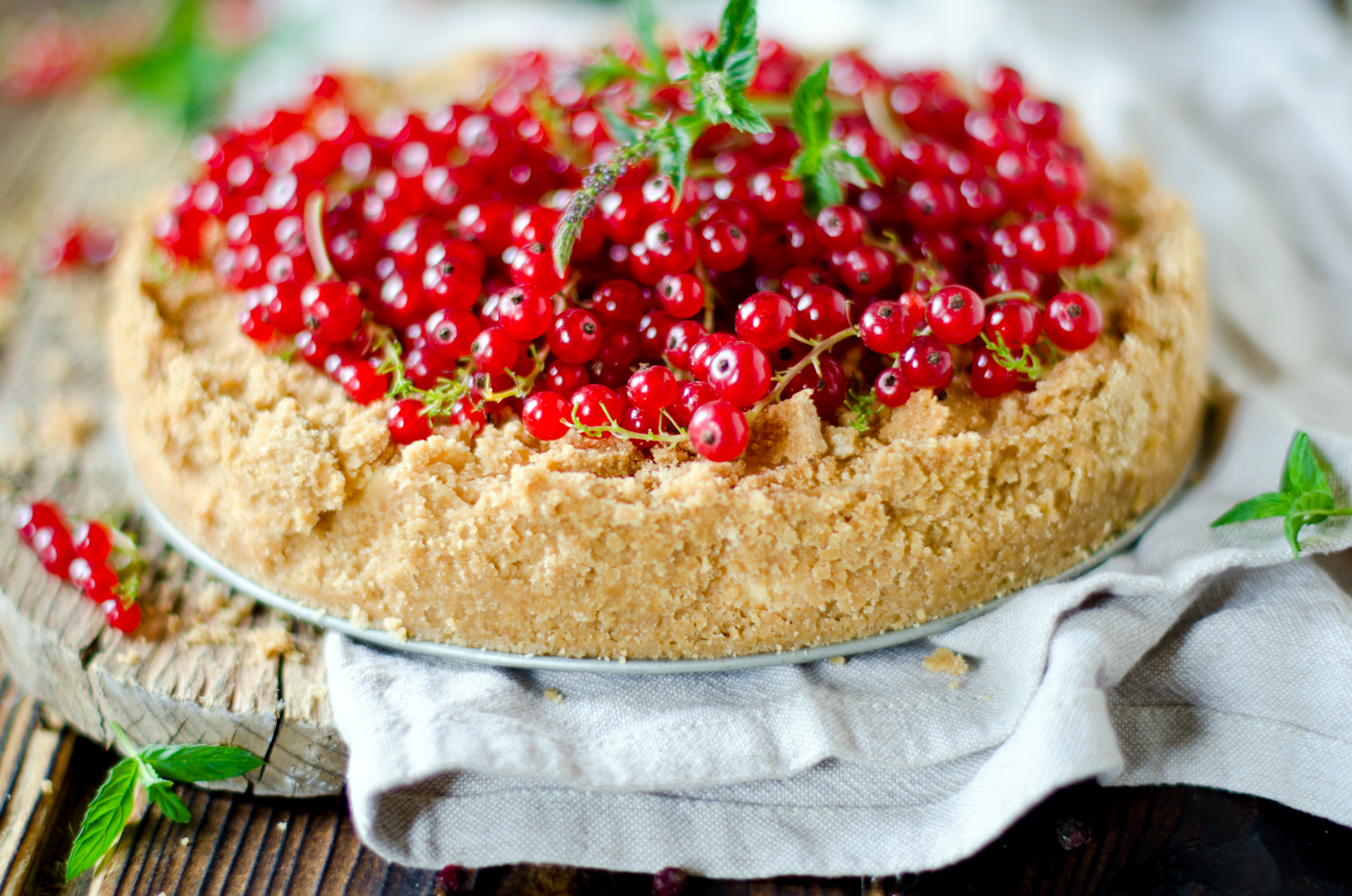Download mobile wallpaper Food, Dessert, Cake, Currants, Pastry for free.