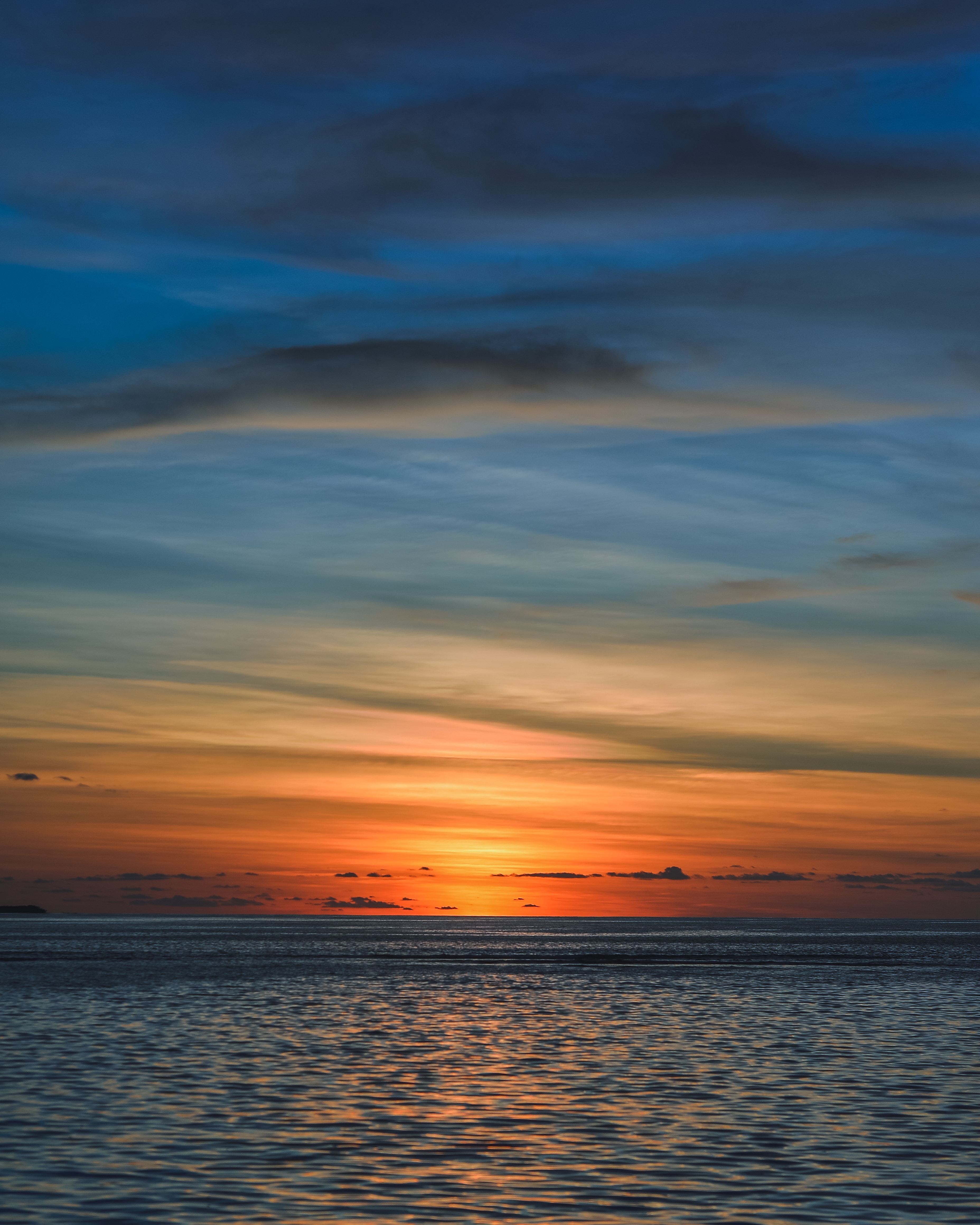 Free download wallpaper Sky, Horizon, Ripple, Ripples, Evening, Nature, Clouds, Sunset, Sea on your PC desktop