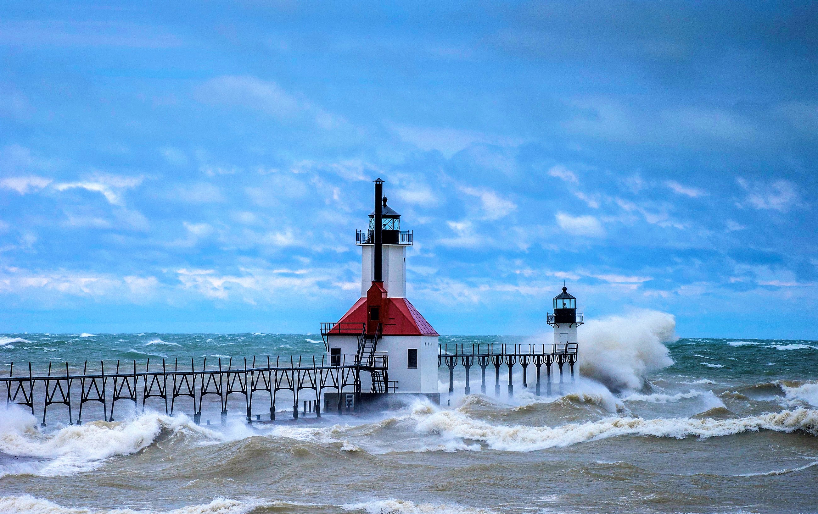 Download mobile wallpaper Sea, Horizon, Ocean, Lighthouse, Storm, Wave, Man Made for free.
