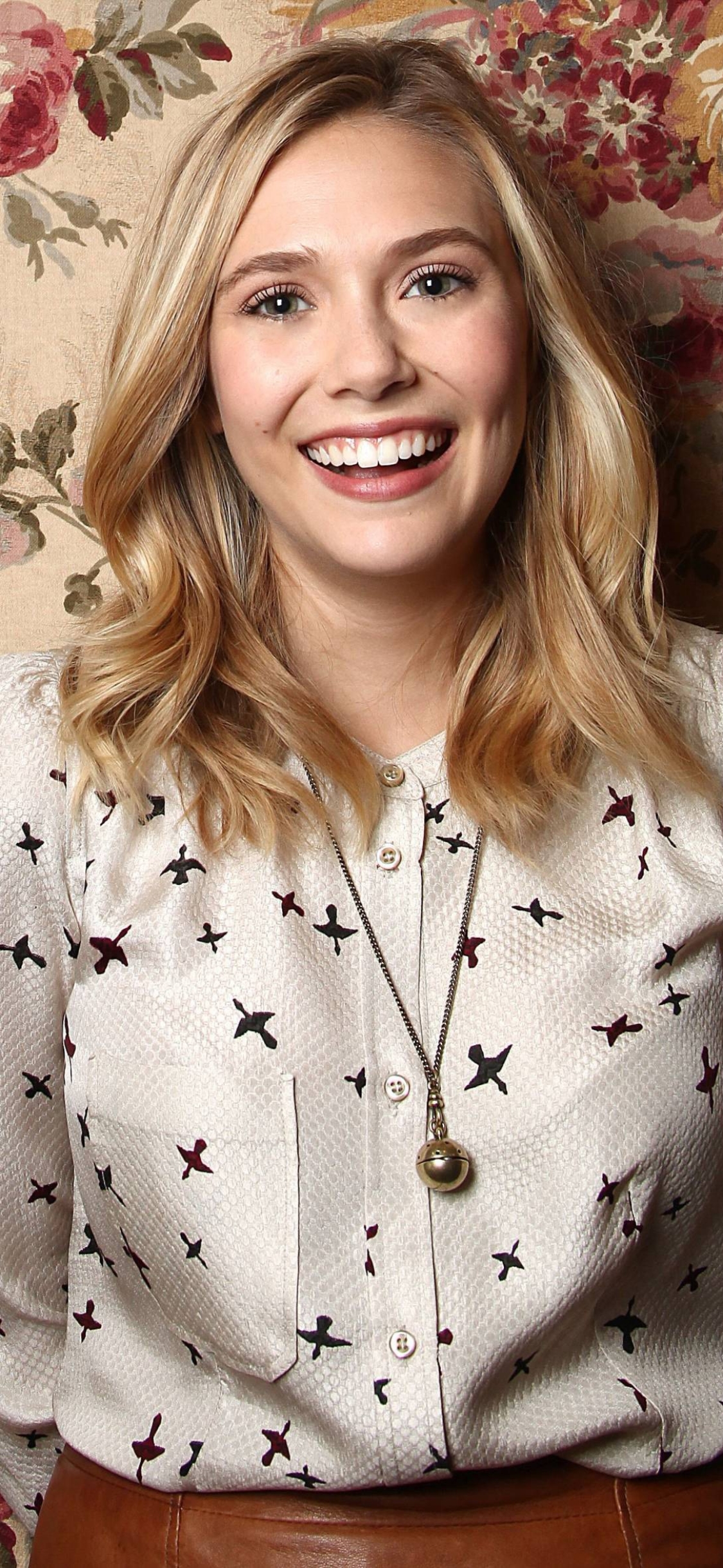 Download mobile wallpaper Smile, Blonde, Green Eyes, American, Celebrity, Actress, Elizabeth Olsen for free.