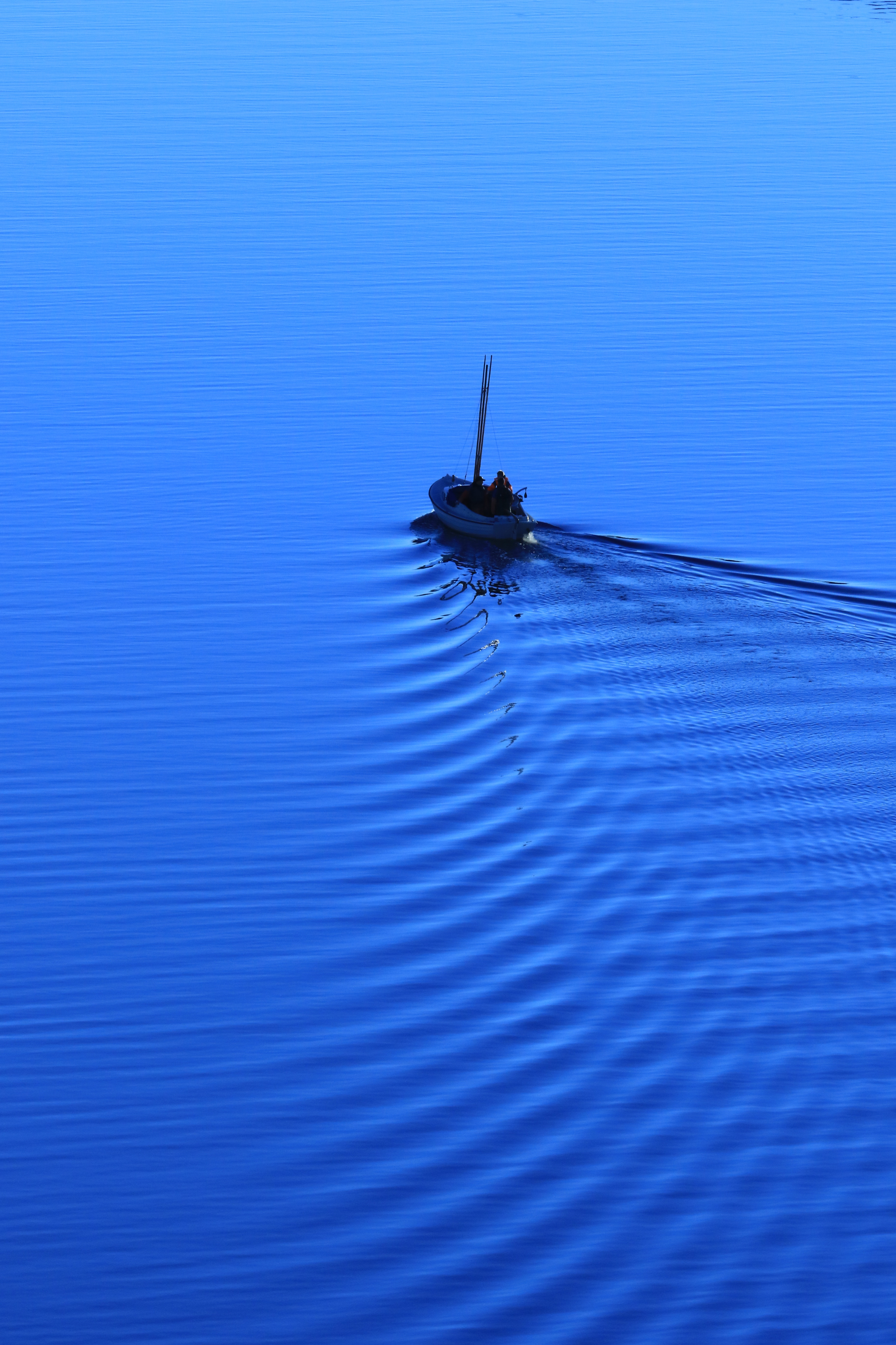 無料モバイル壁紙一人で, 寂しい, 自然, 青い, 舟, ボート, 海をダウンロードします。