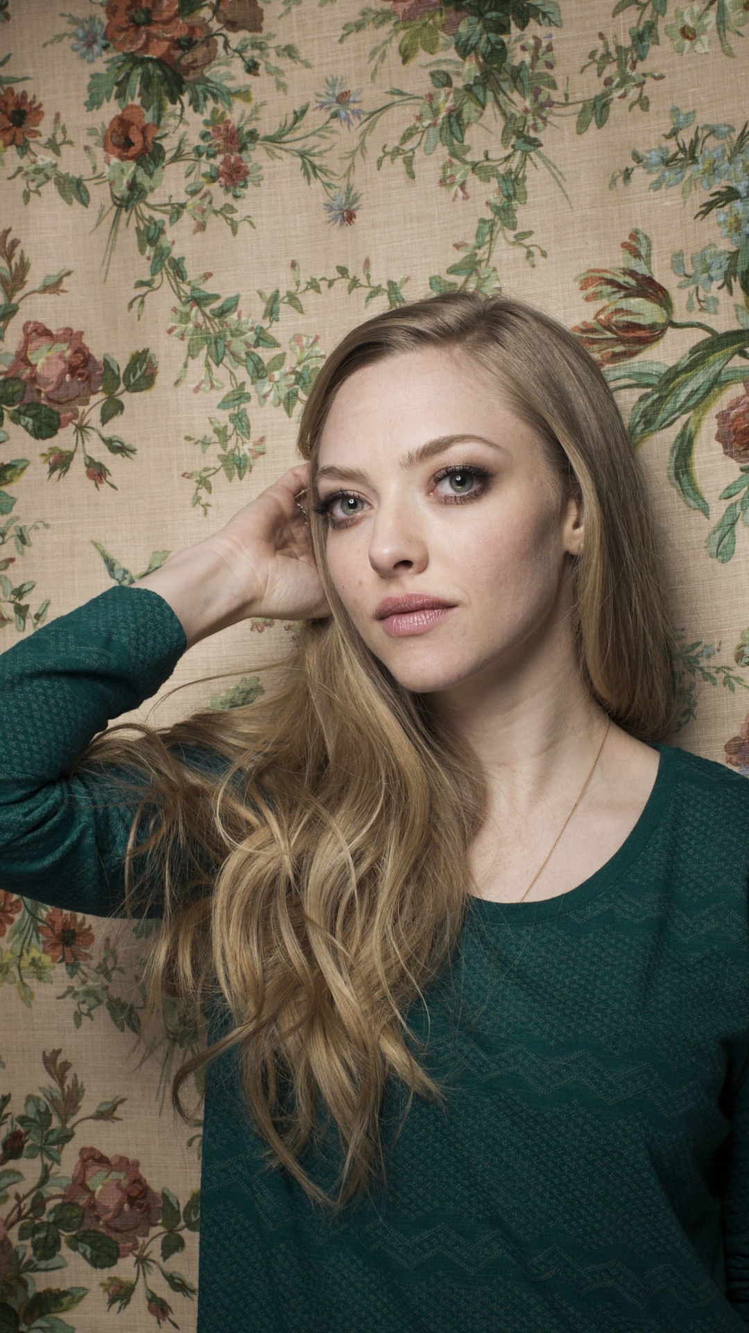 Descarga gratuita de fondo de pantalla para móvil de Celebridades, Amanda Seyfried.