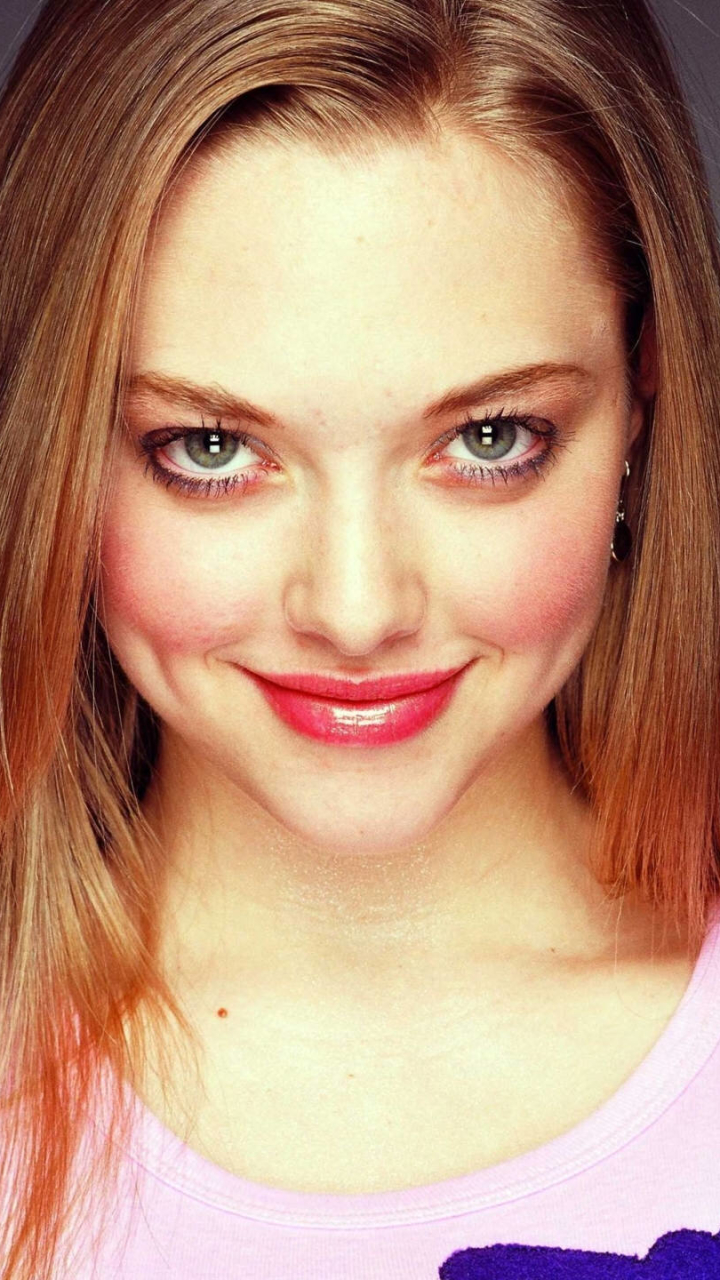 Download mobile wallpaper Redhead, Face, American, Celebrity, Actress, Stare, Amanda Seyfried for free.