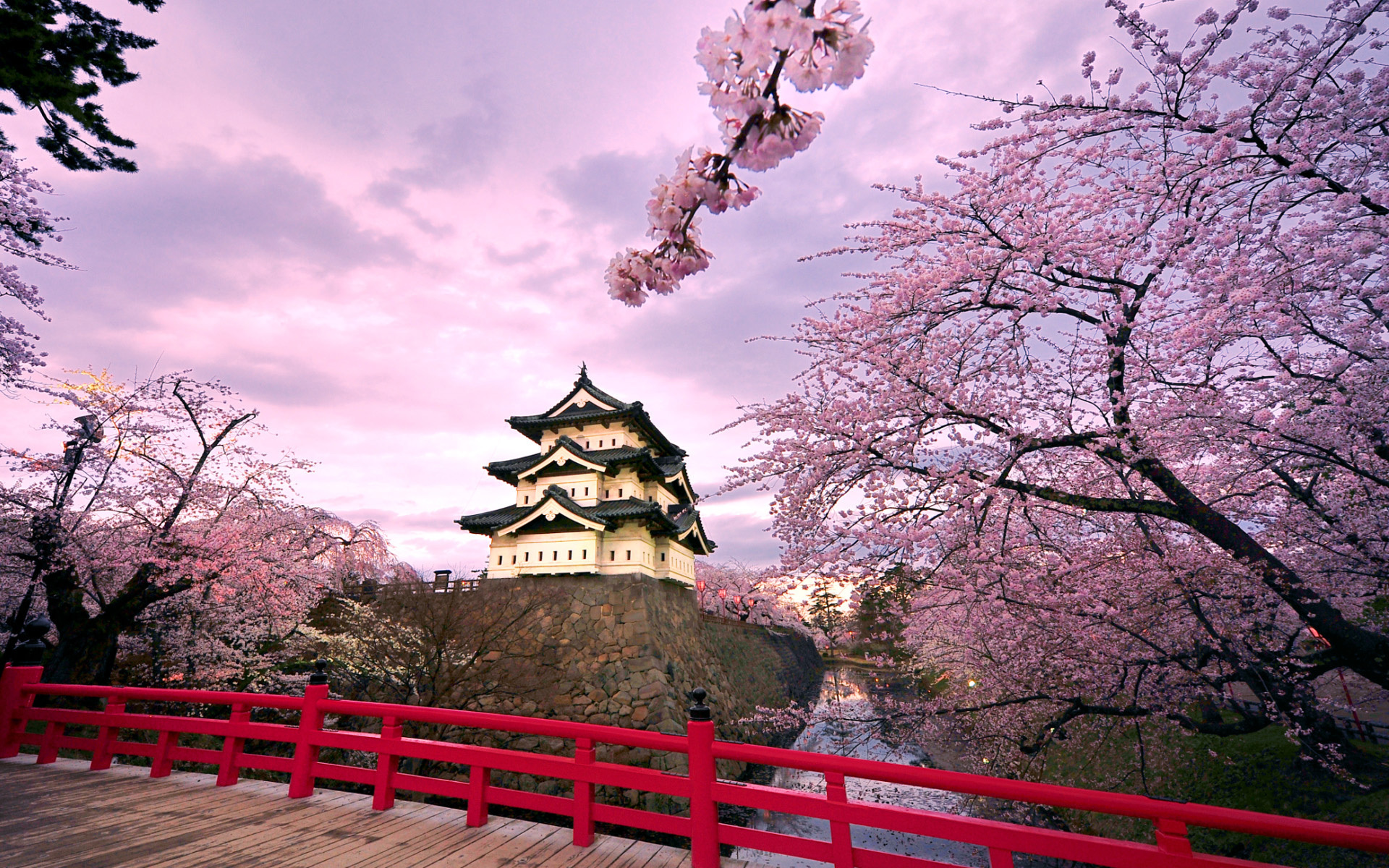 Популярні заставки і фони Замок Хіросакі на комп'ютер