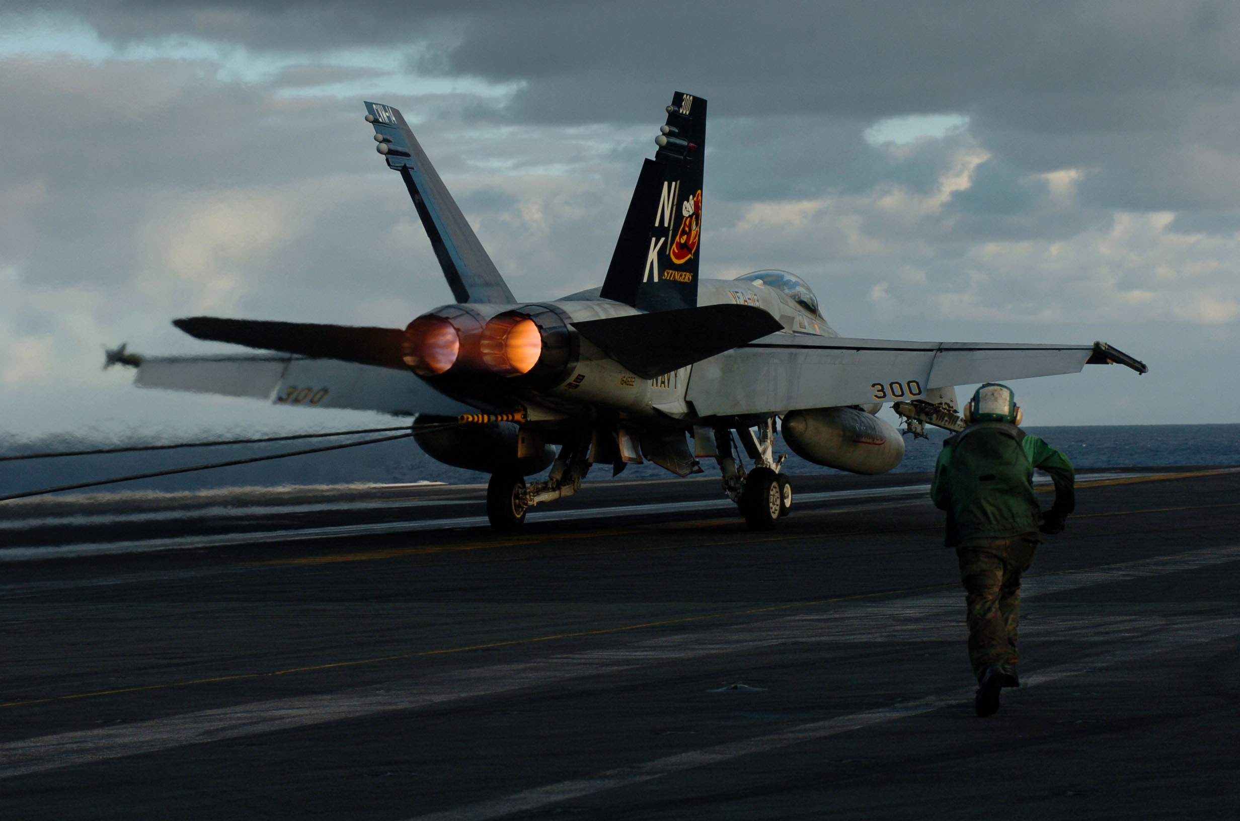 Скачати мобільні шпалери Mcdonnell Douglas F/a 18 Hornet, Військовий, Реактивні Винищувачі безкоштовно.