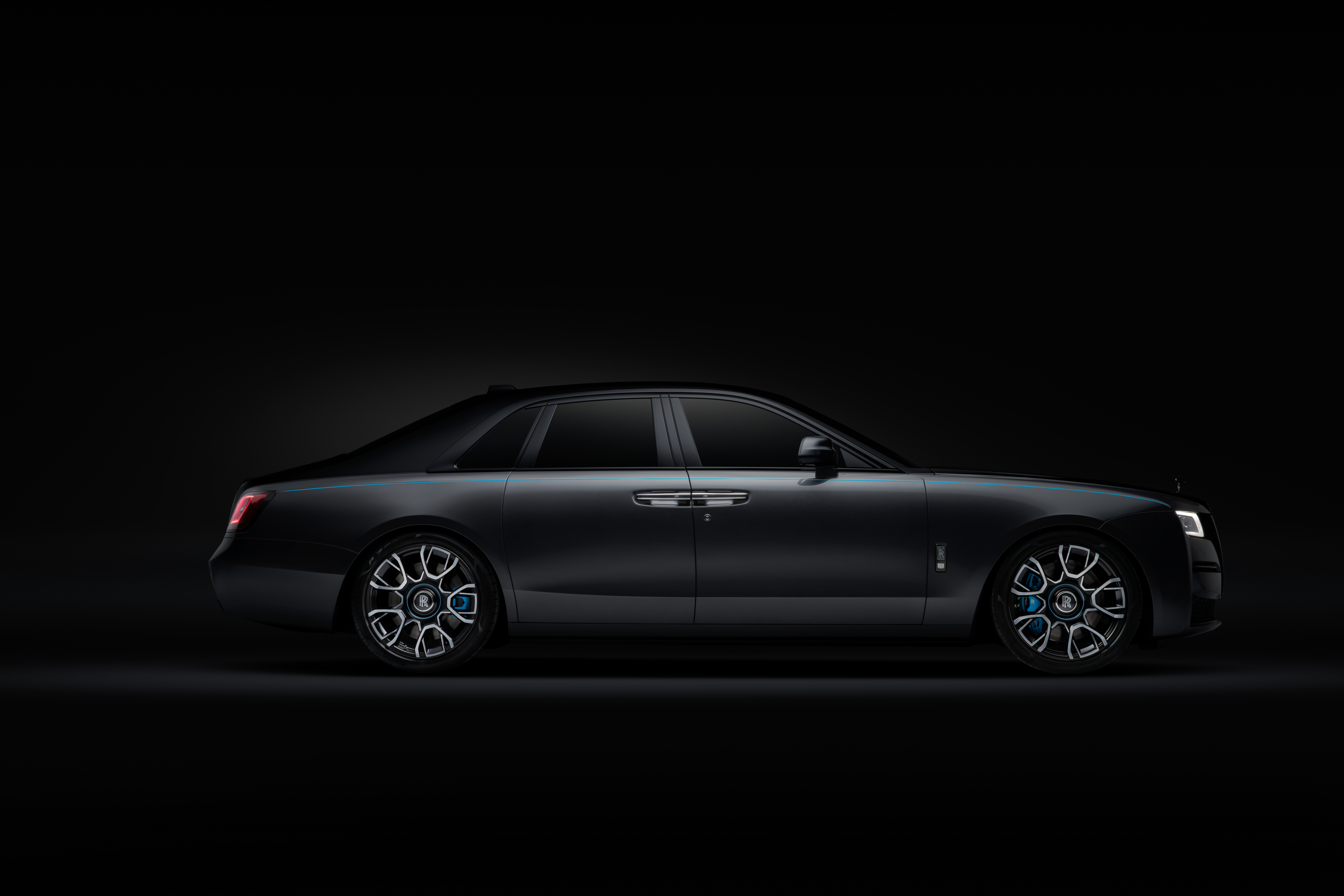 Die besten Rolls Royce Black Badge Ghost-Hintergründe für den Telefonbildschirm