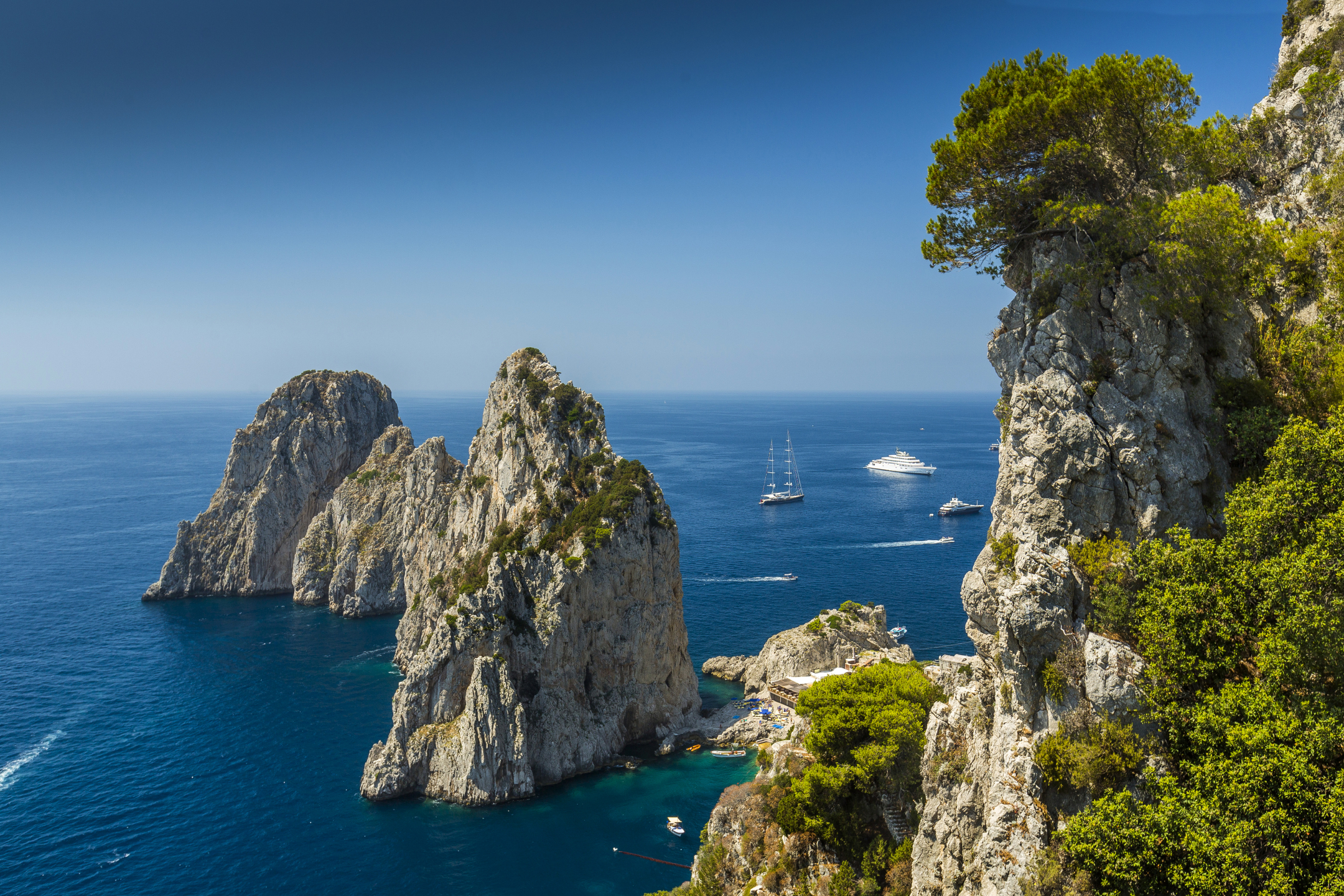 Скачать картинку Море, Италия, Горизонт, Океан, Фотографии, Капри в телефон бесплатно.