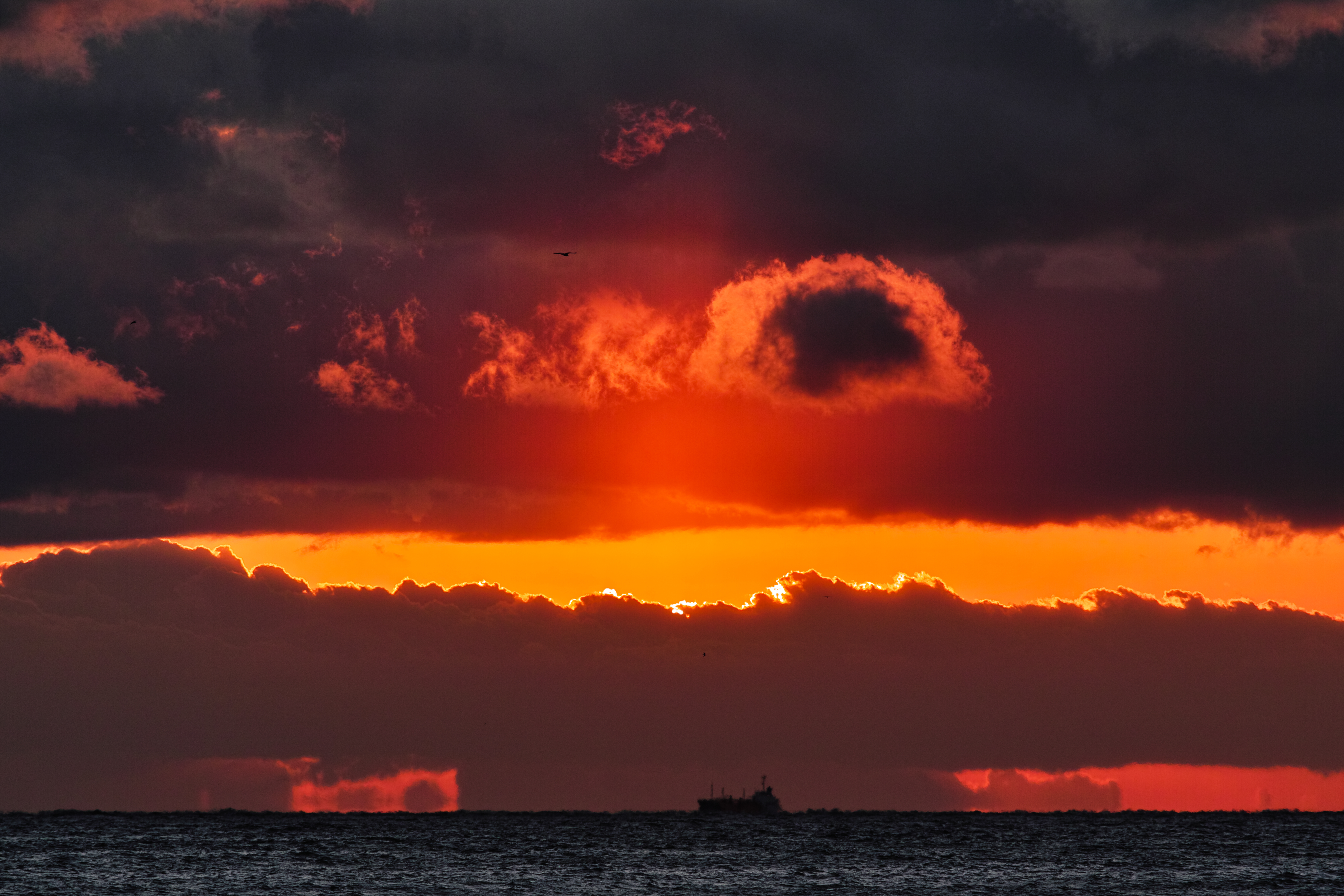 Free download wallpaper Overcast, Clouds, Horizon, Mainly Cloudy, Nature, Sunset, Sea, Ship on your PC desktop
