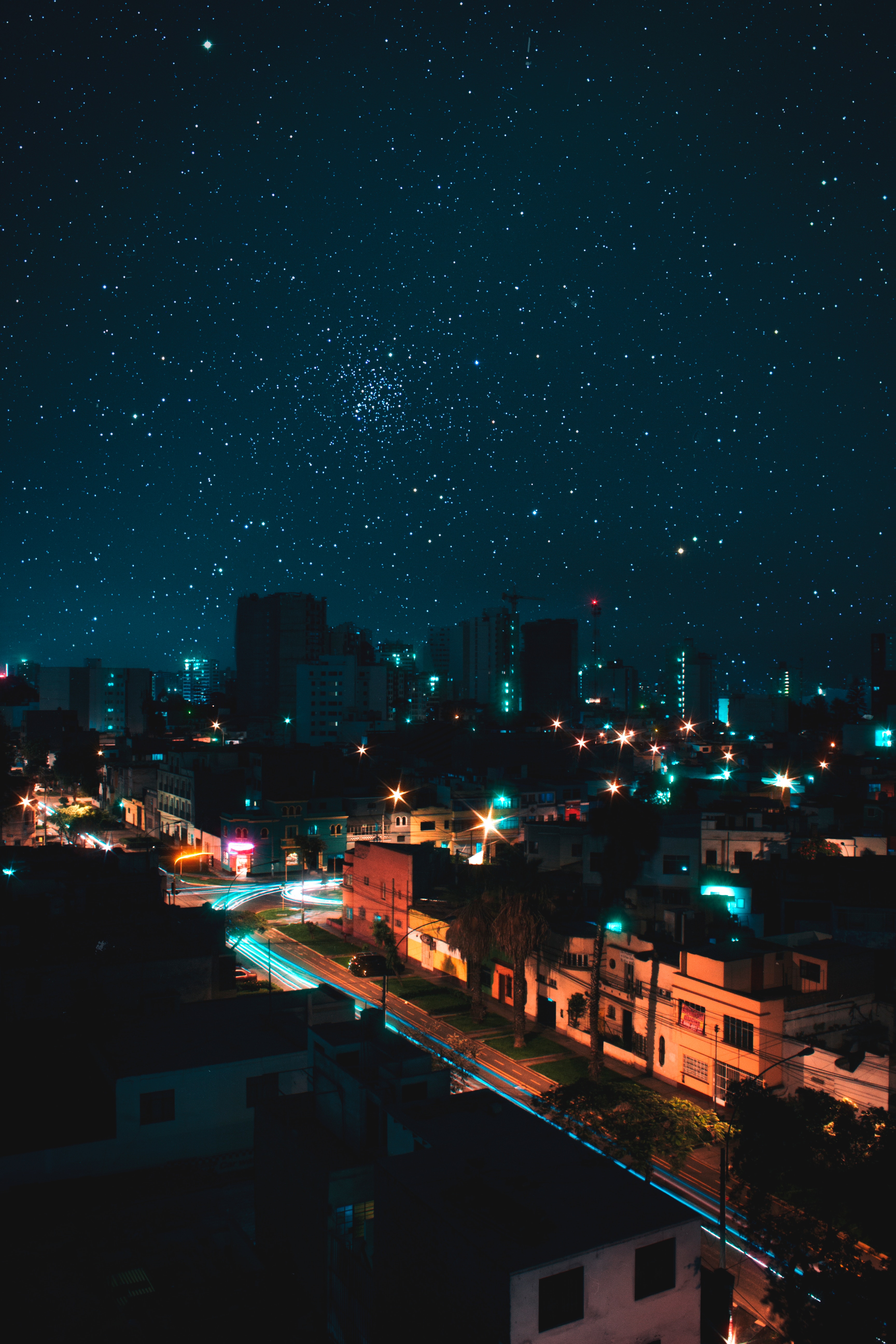 無料モバイル壁紙上から見る, 都市, ナイトシティ, 建物, 夜の街, 星空をダウンロードします。
