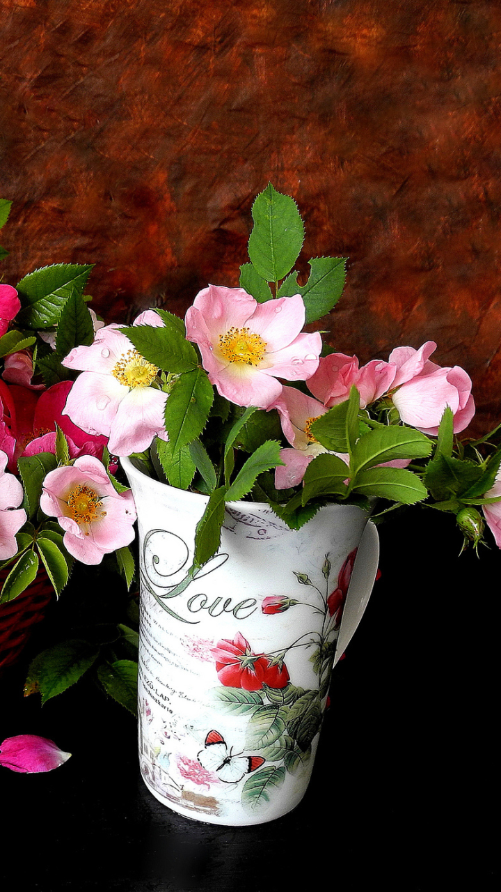 Téléchargez des papiers peints mobile Amour, Fleur, Photographie, Fleur Blanche, Corbeille, Fleur Rose, Nature Morte, Tasse, Aimer gratuitement.