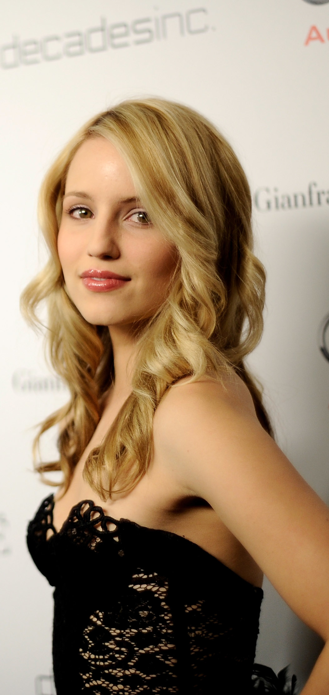Download mobile wallpaper Blonde, American, Celebrity, Actress, Dianna Agron for free.