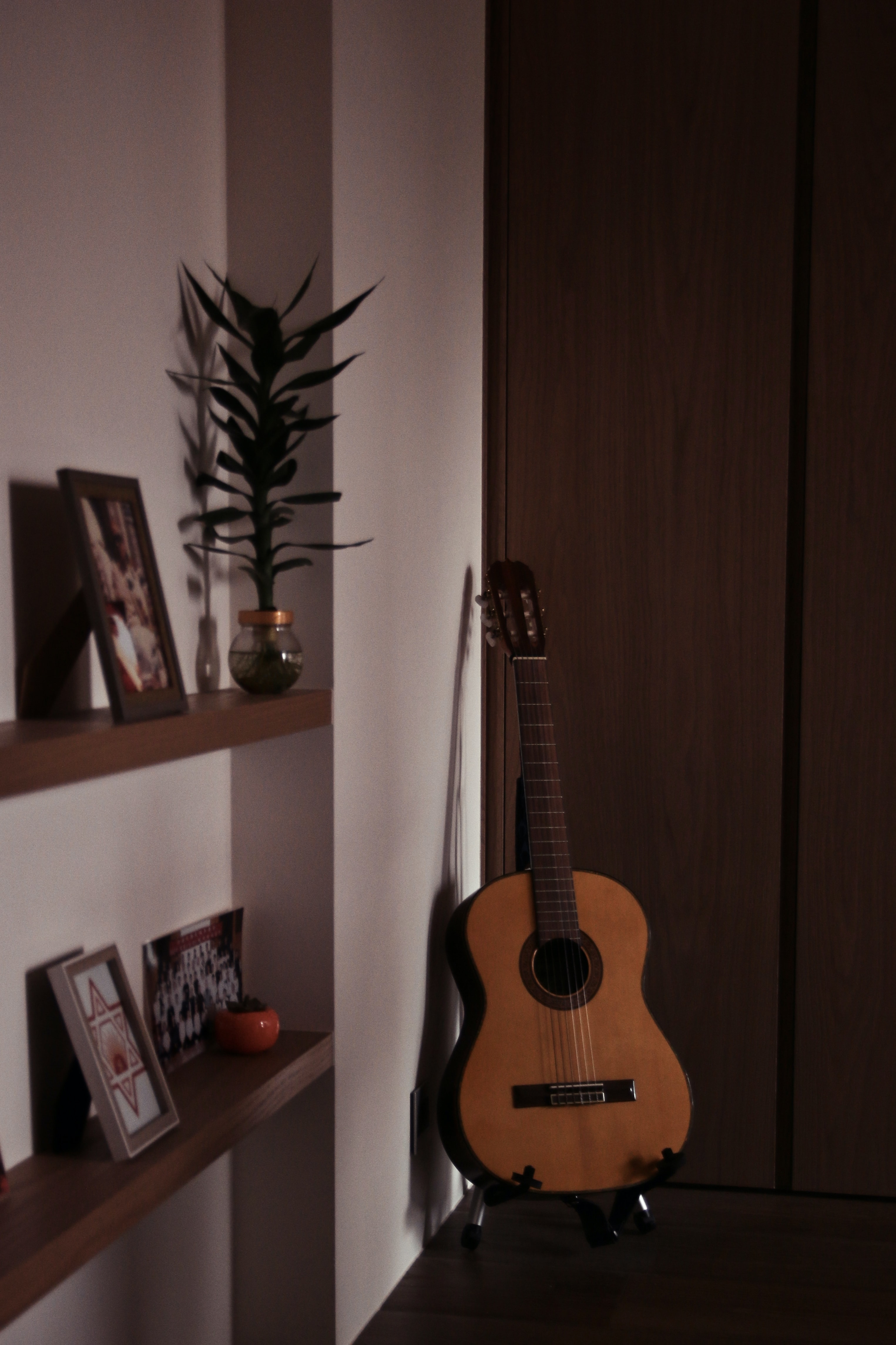 wallpapers guitar, musical instrument, music, interior, room