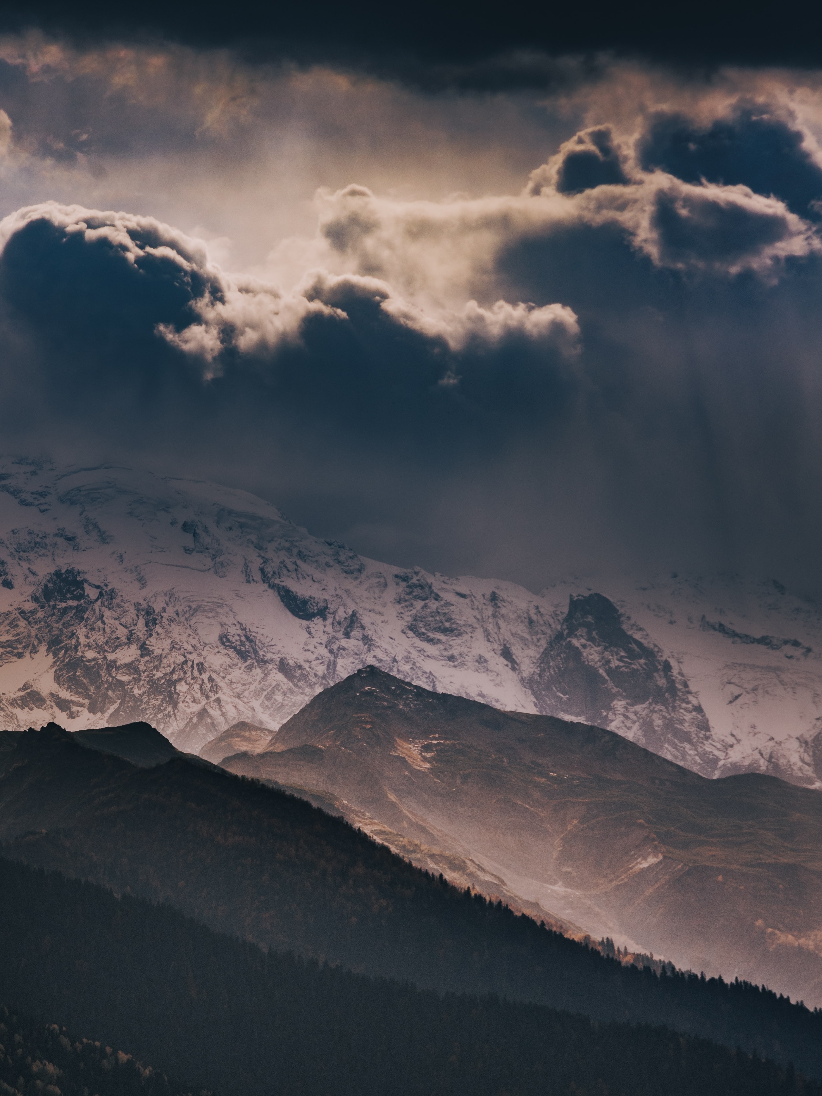 PCデスクトップに山脈, 雲, 夕暮れ, 自然, 薄明, 風景画像を無料でダウンロード