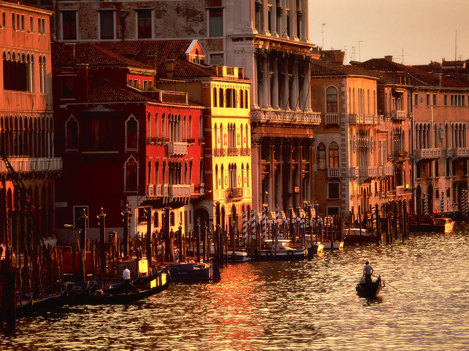 540651画像をダウンロードマンメイド, 建物, 建築, ボート, 運河, ゴンドラ, イタリア, 場所, 風光明媚な, ヴェネツィア-壁紙とスクリーンセーバーを無料で