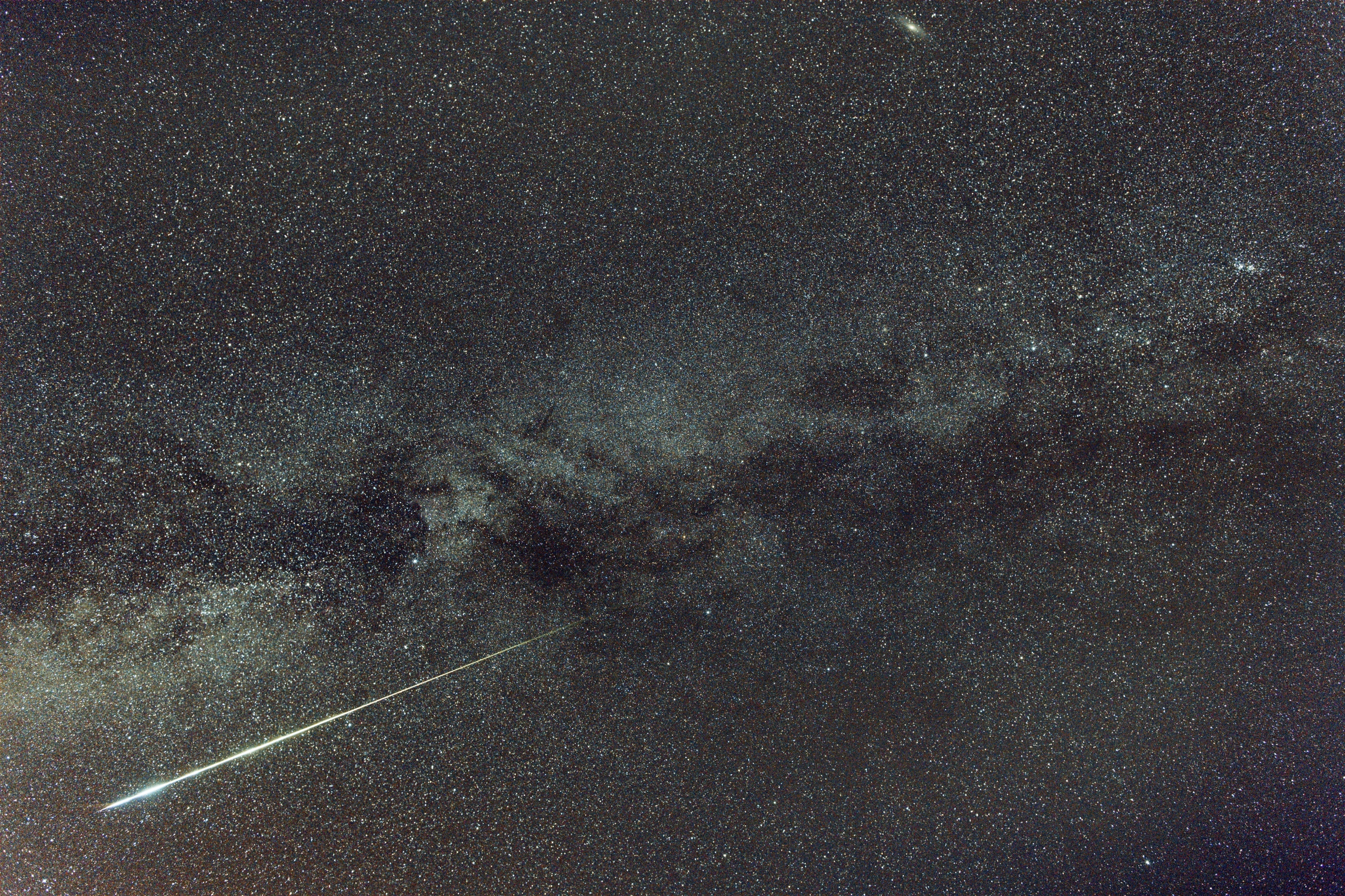 766054 Hintergrundbild herunterladen erde/natur, meteor, milchstraße, himmel, sterne - Bildschirmschoner und Bilder kostenlos