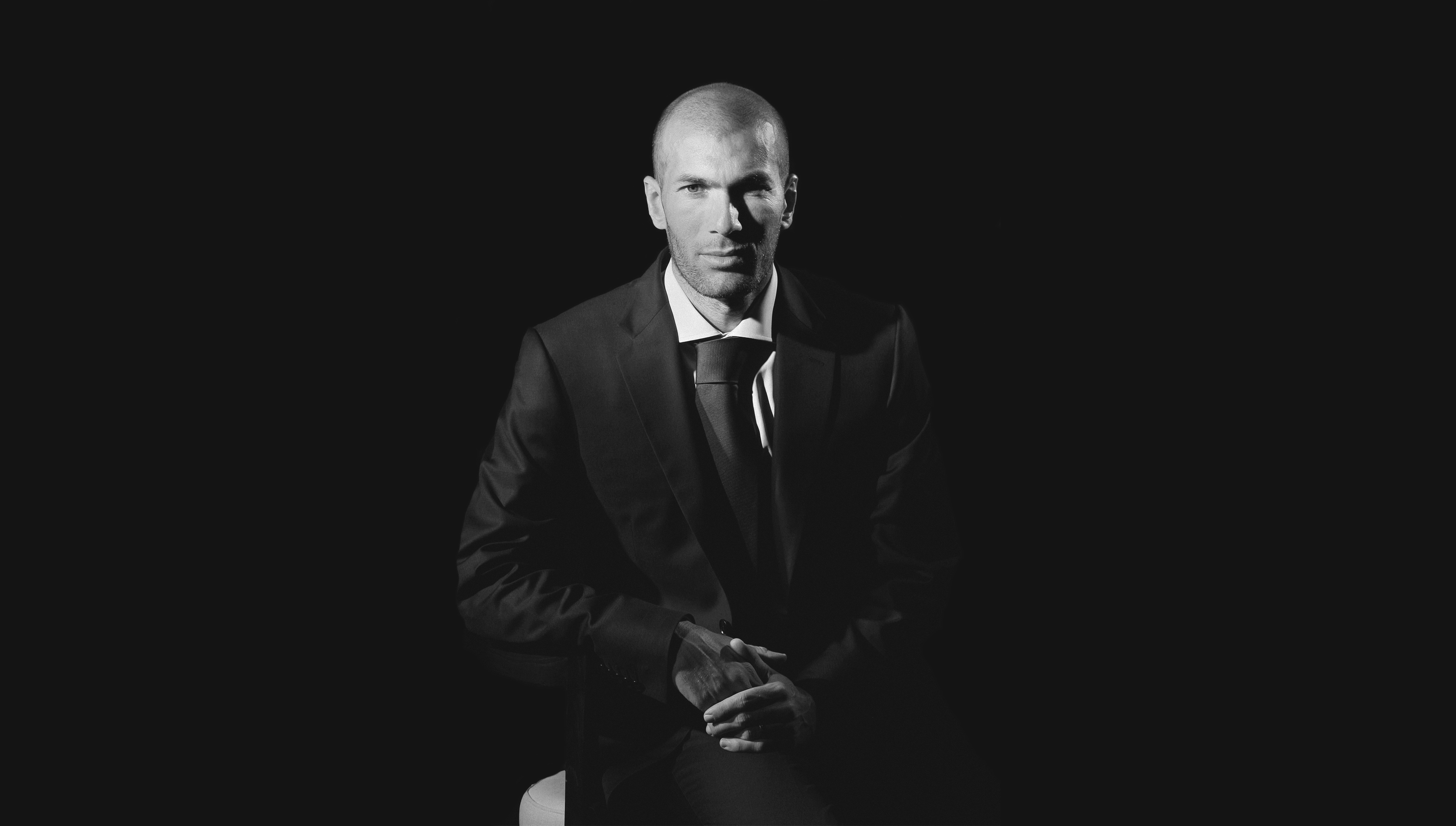 Download mobile wallpaper Sports, Suit, Soccer, Black & White, French, Zinedine Zidane for free.