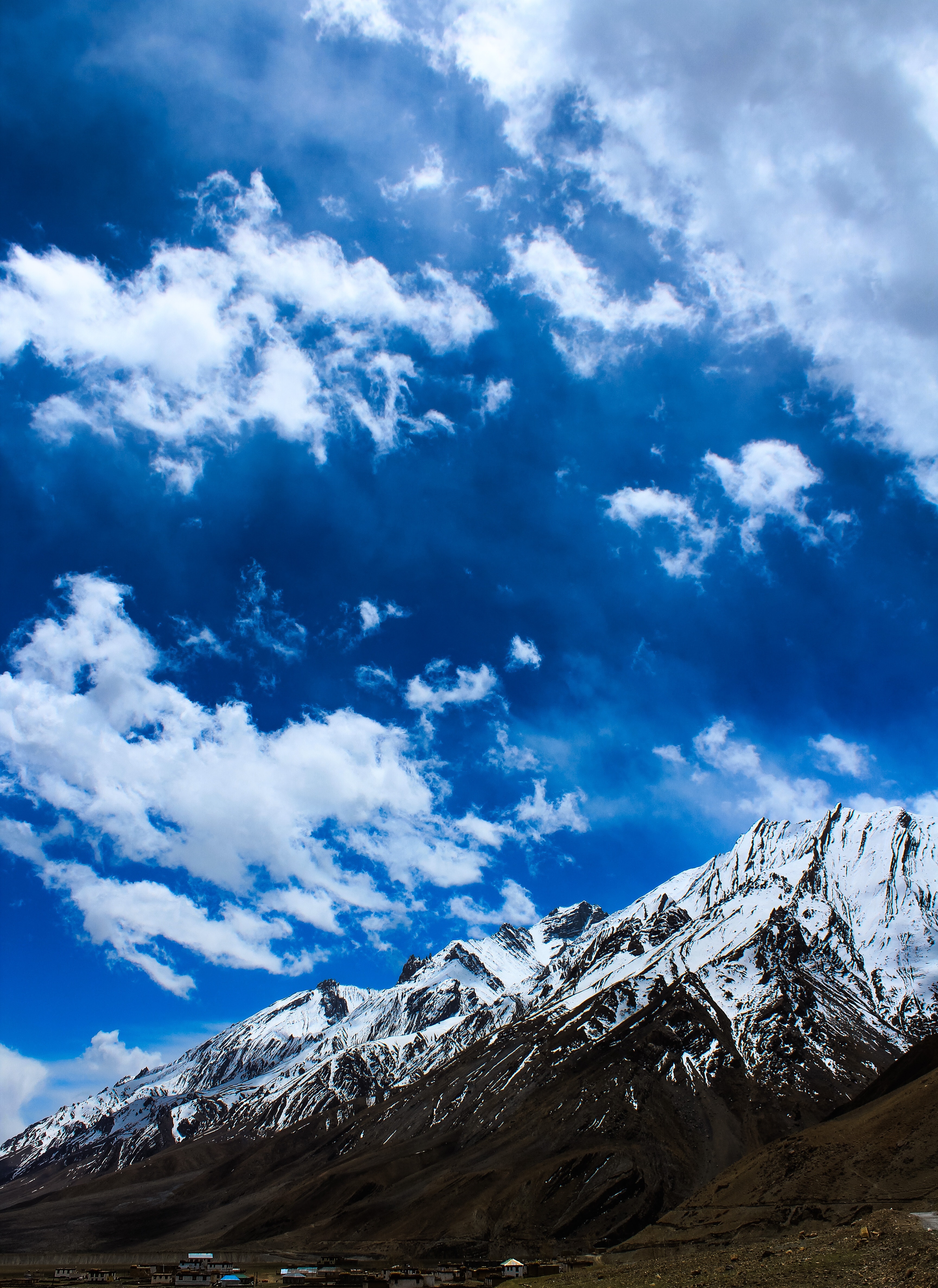 Handy-Wallpaper Clouds, Berg, Nach Oben, Scheitel, Schneebedeckt, Snowbound, Natur, Sky kostenlos herunterladen.