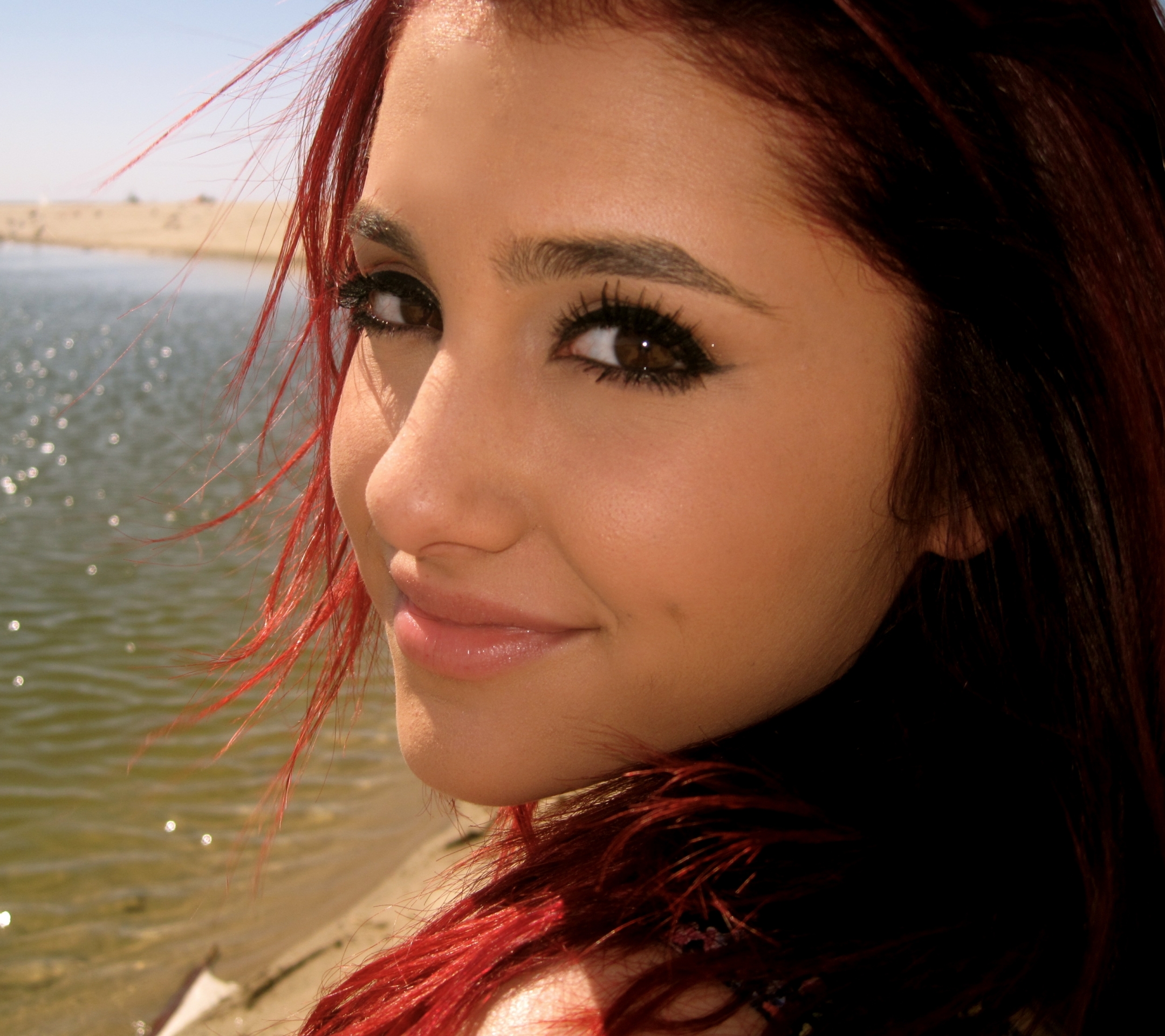 Free download wallpaper Celebrity, Ariana Grande on your PC desktop