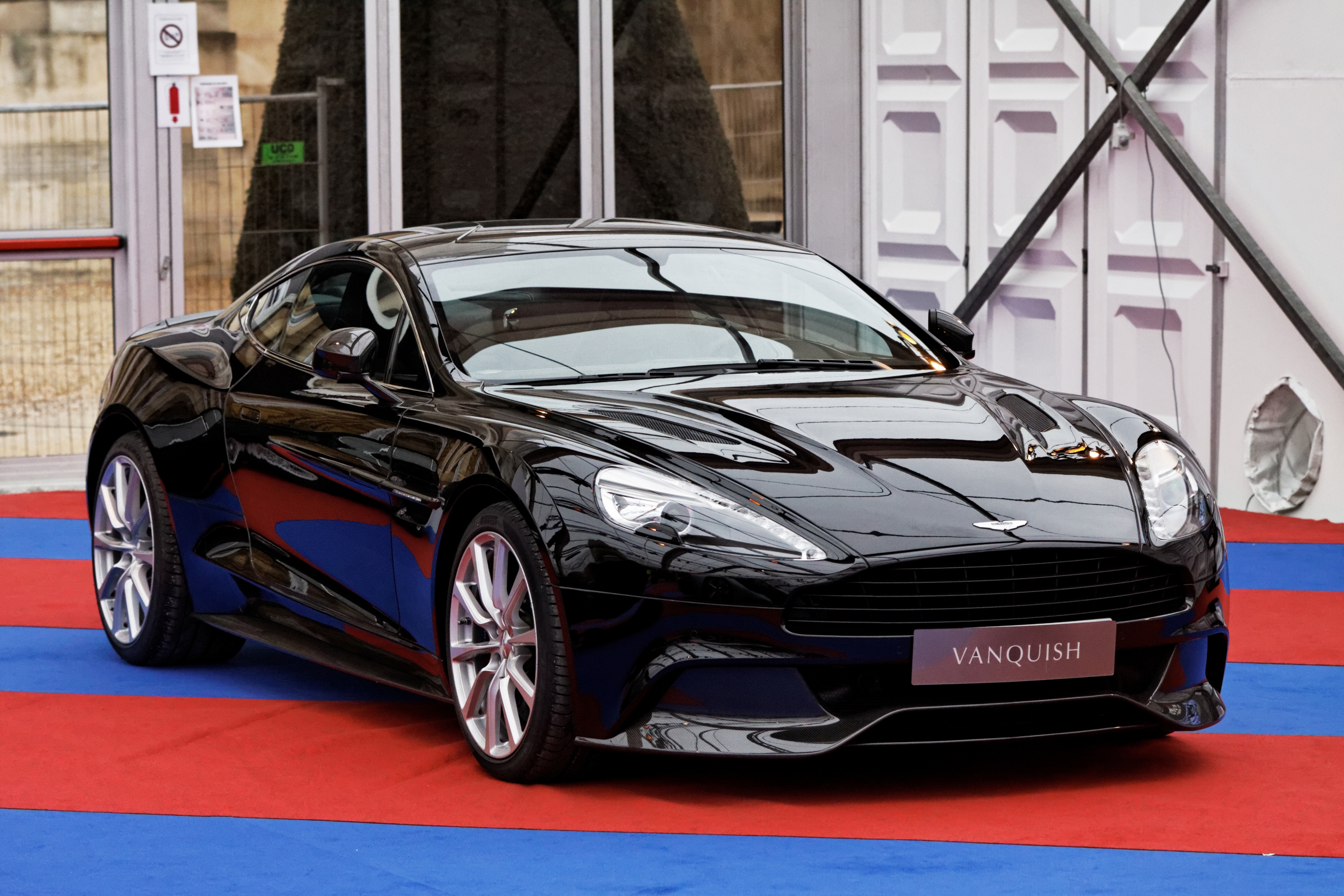 Download mobile wallpaper Aston Martin, Aston Martin Vanquish, Vehicles for free.