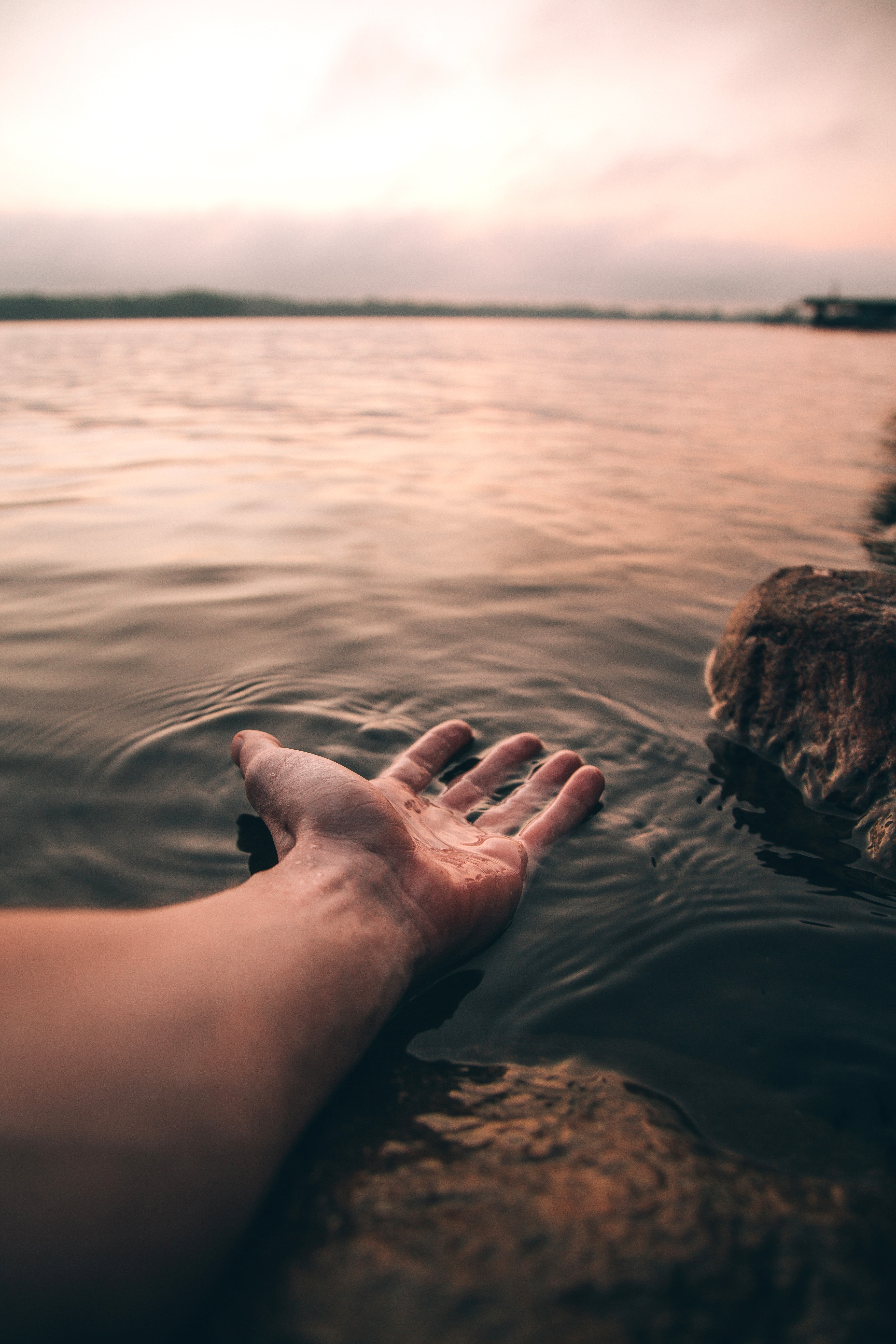 Download PC Wallpaper water, hand, miscellanea, miscellaneous, blur, smooth, touching, touch