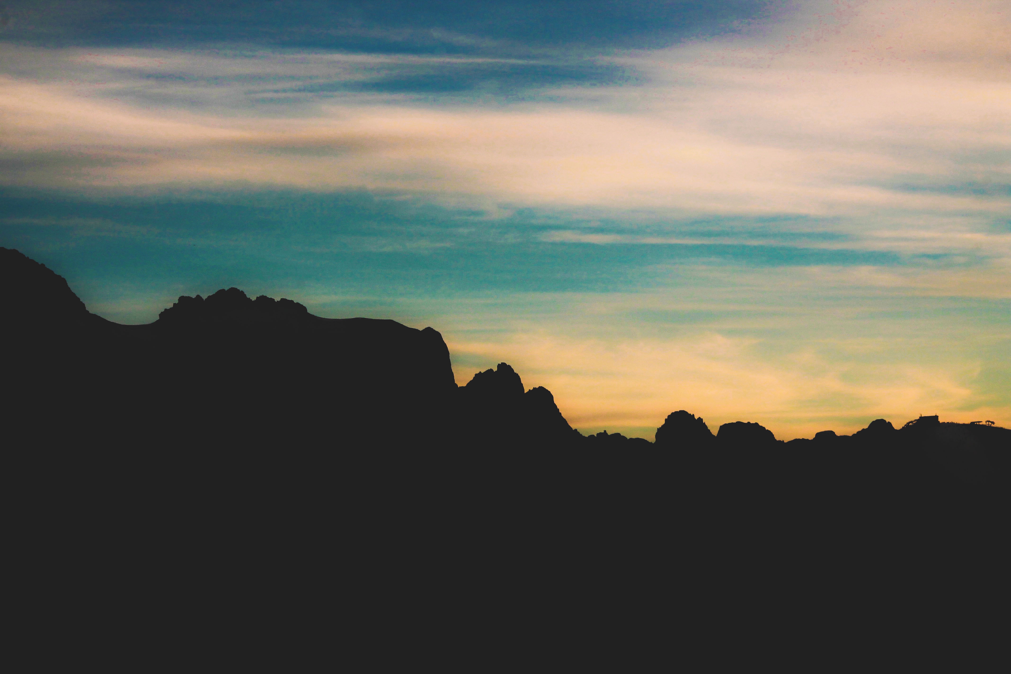 Handy-Wallpaper Mountains, Felsen, Die Steine, Sky, Clouds, Dunkel kostenlos herunterladen.