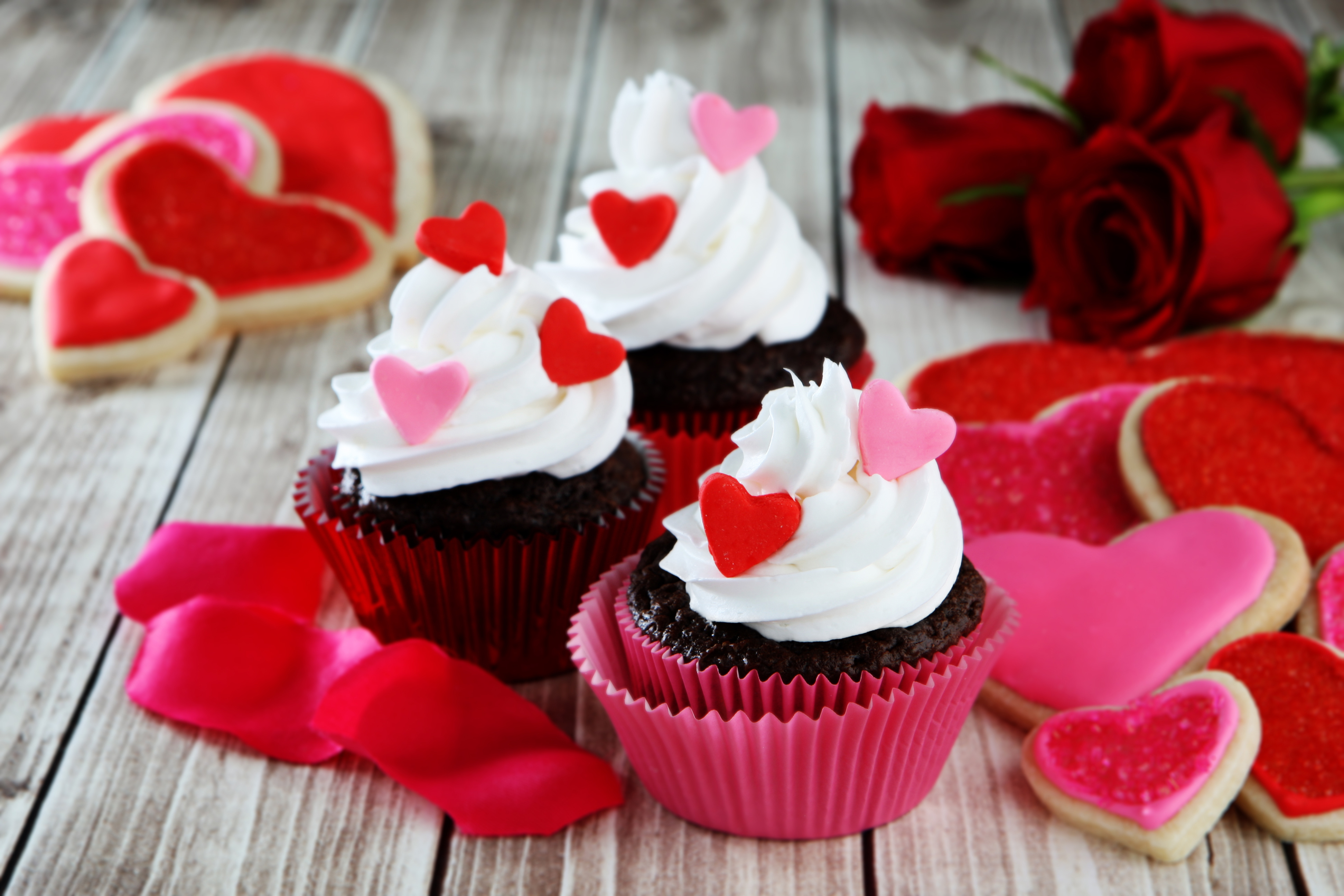 Free download wallpaper Food, Cream, Cupcake, Cookie, Heart Shaped on your PC desktop