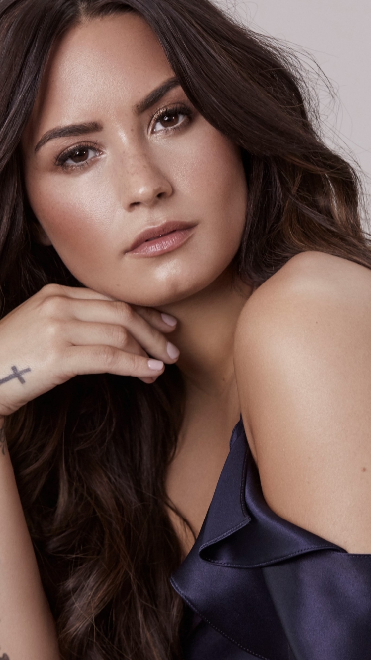 Download mobile wallpaper Music, Singer, Brunette, Brown Eyes, Demi Lovato for free.