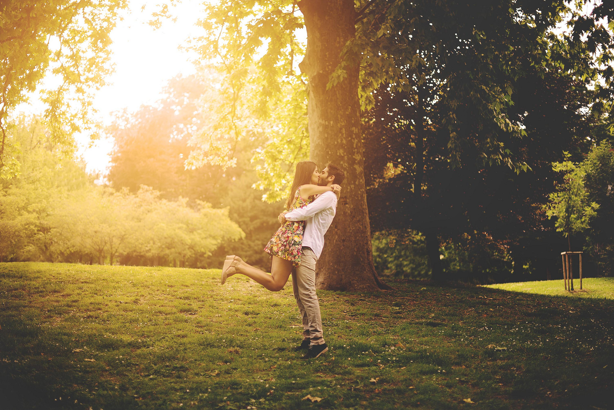 Free download wallpaper Love, Park, Couple, Sunny, Photography on your PC desktop