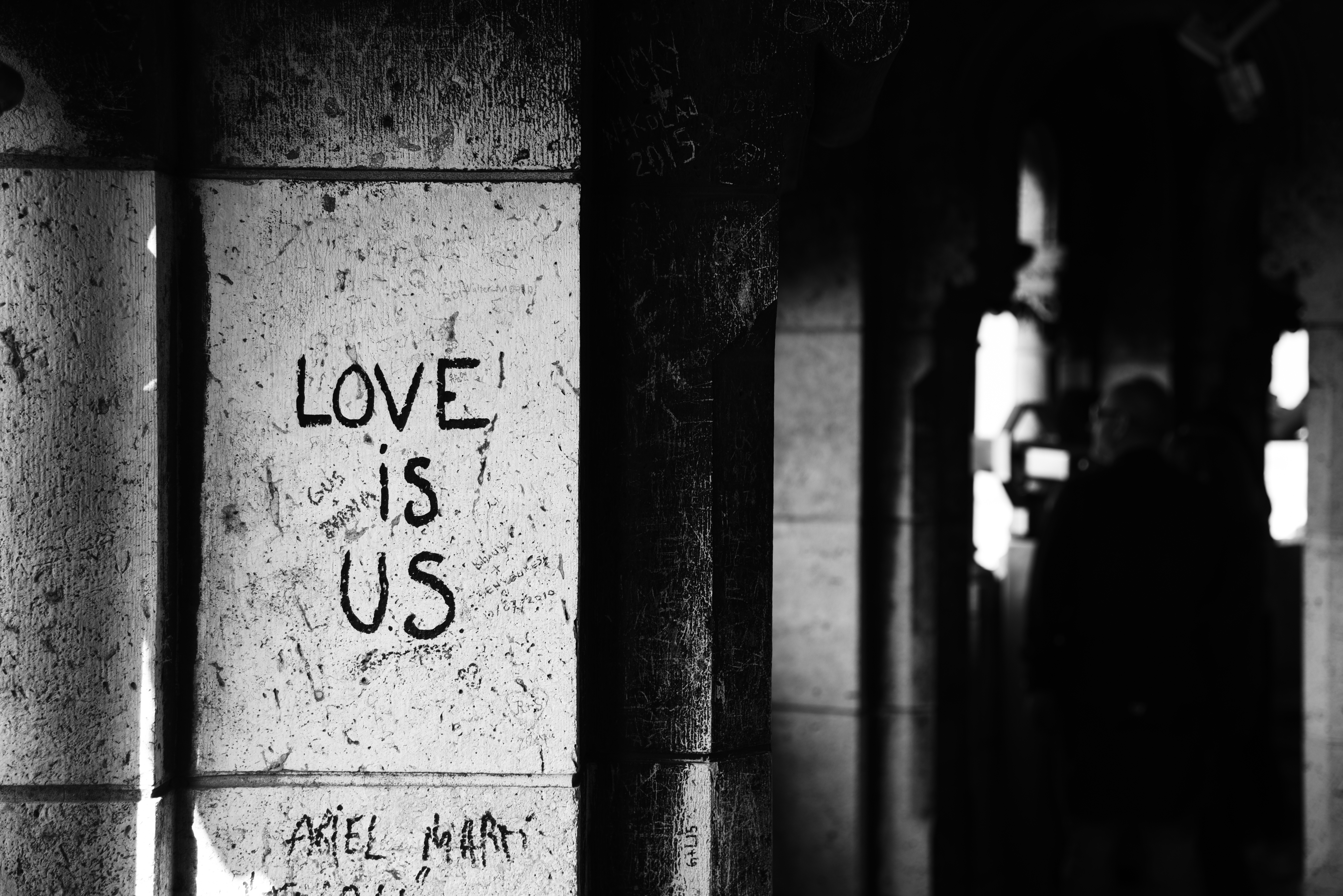 Download mobile wallpaper Chb, Wall, Bw, Inscription, Words, Love for free.