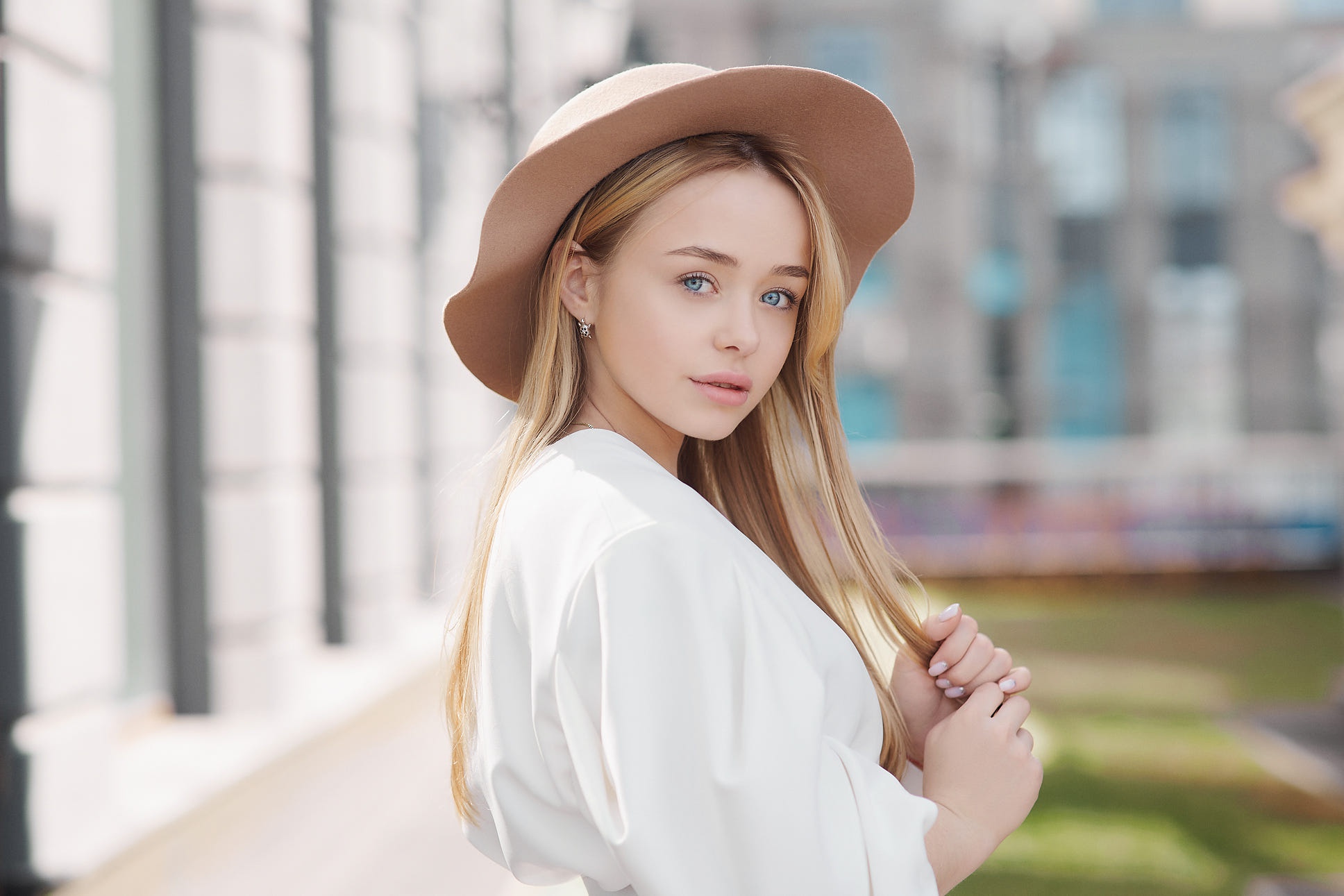 Download mobile wallpaper Blonde, Hat, Model, Women, Blue Eyes, Depth Of Field for free.