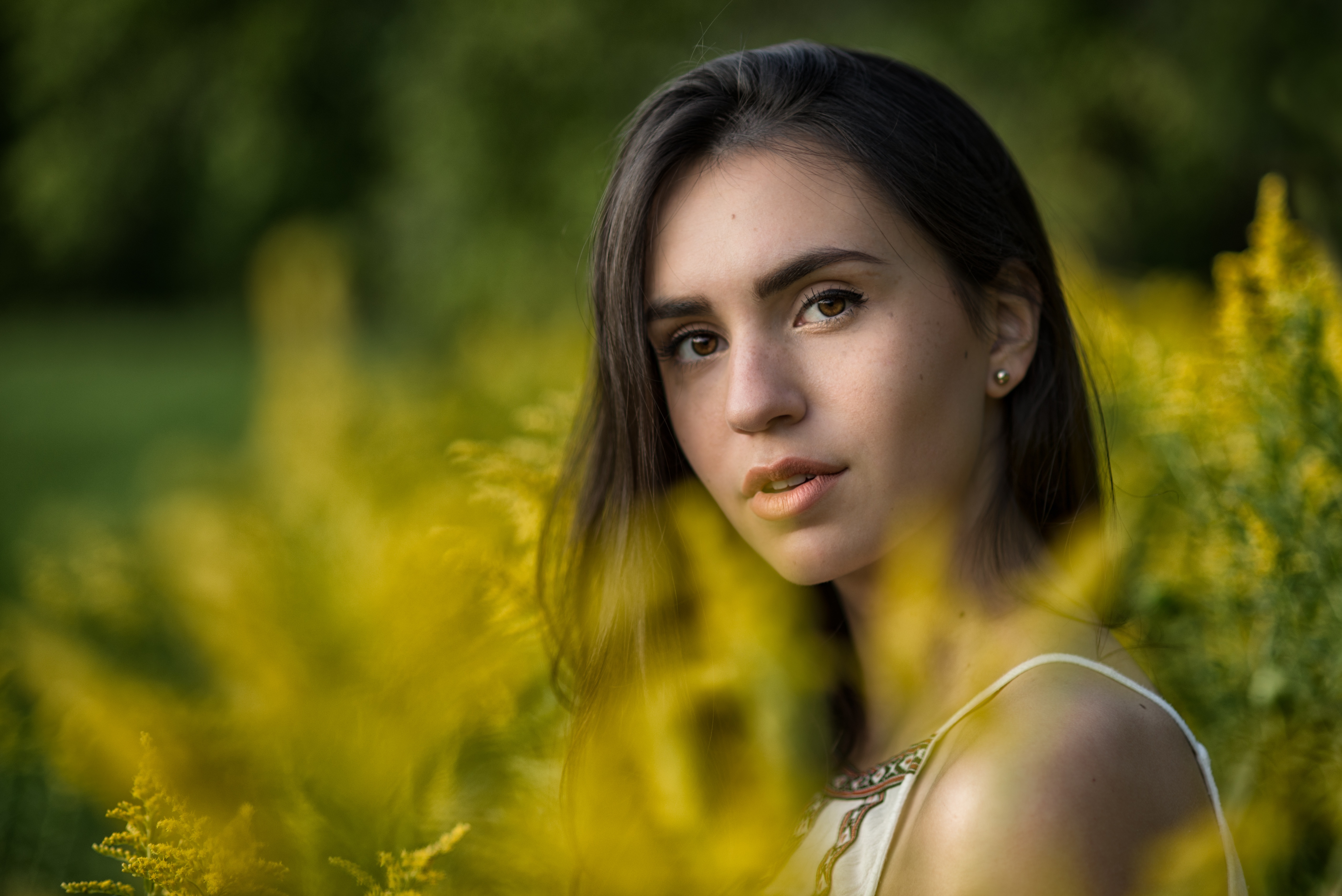 Download mobile wallpaper Face, Brunette, Model, Women, Brown Eyes, Depth Of Field for free.