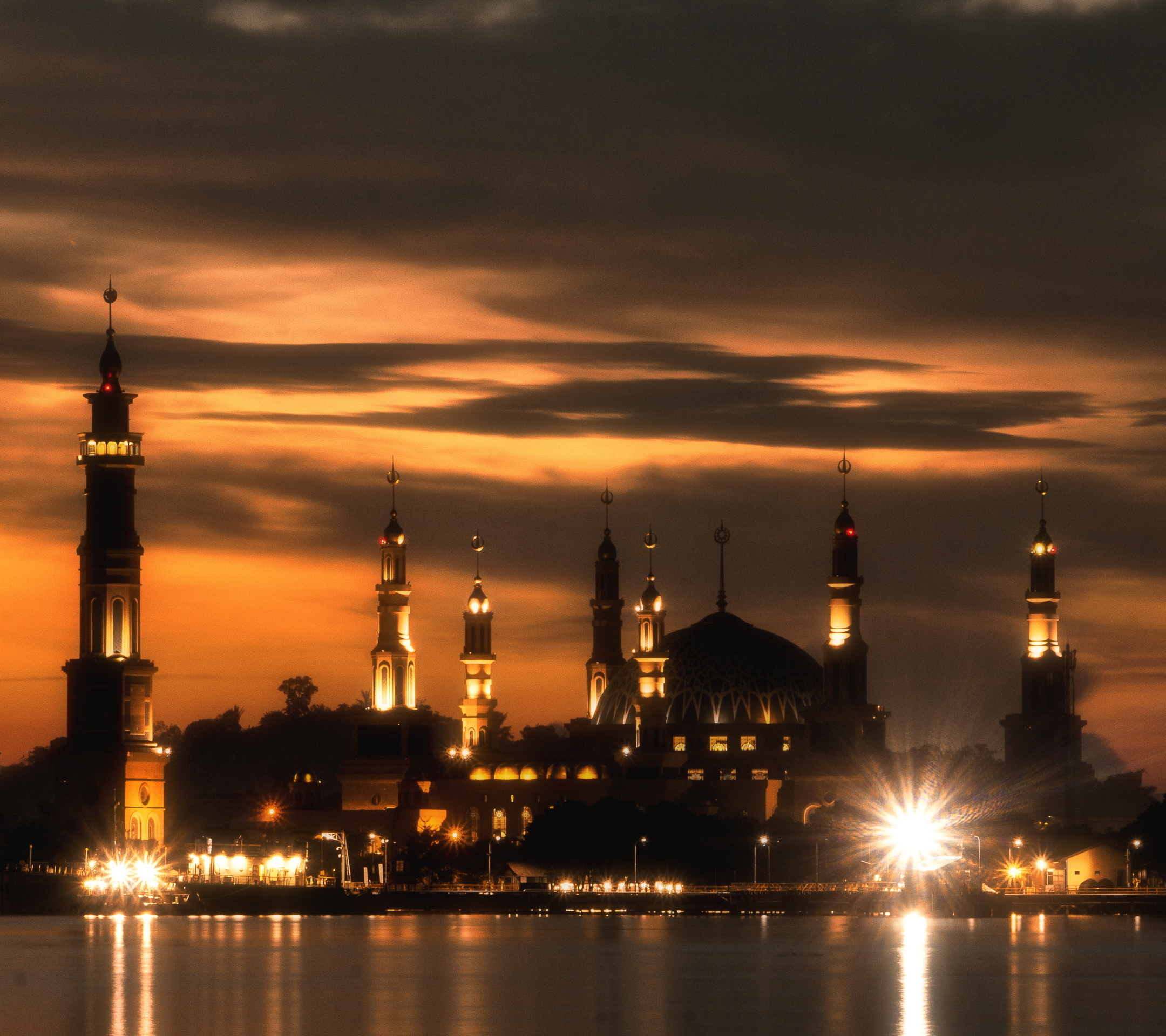 Descarga gratis la imagen Noche, Indonesia, Islam, Religioso, Borneo, Provincia De Kalimantan Oriental, Samarindra, Centro Islámico De Samarinda en el escritorio de tu PC