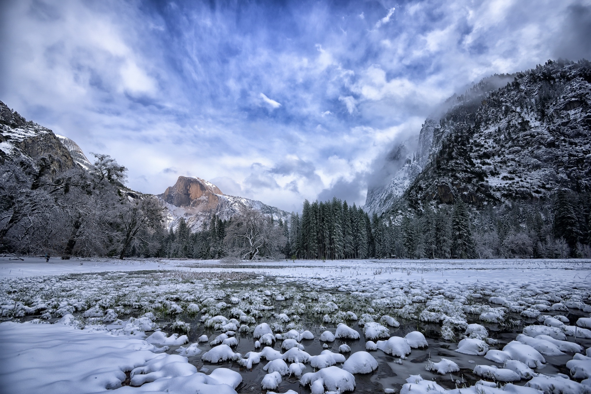 Скачать картинку Зима, Природа, Облака, Снег, Гора, Земля/природа в телефон бесплатно.
