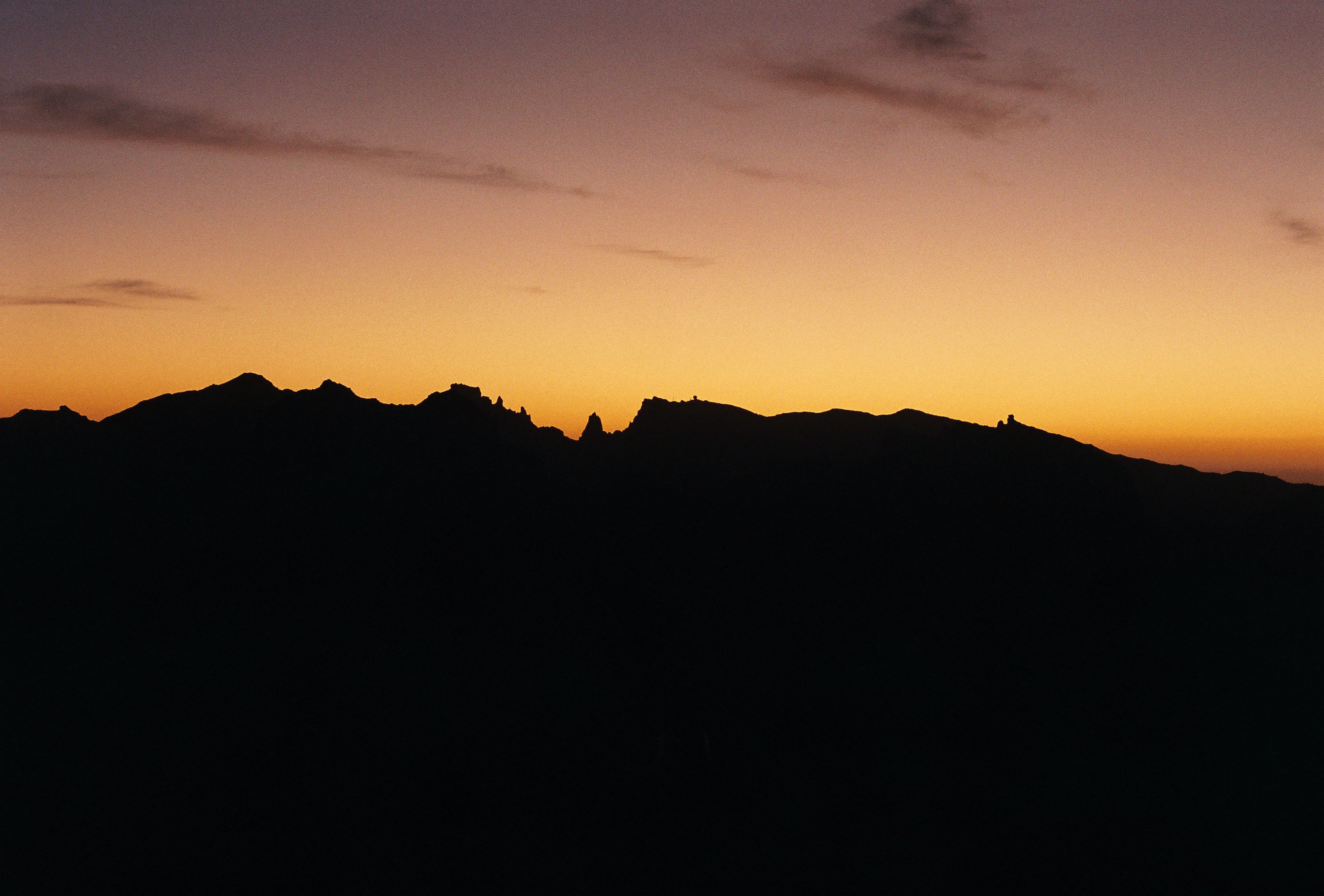 Laden Sie das Sunset, Mountains, Silhouette, Umrisse, Umreißt, Dunkel-Bild kostenlos auf Ihren PC-Desktop herunter