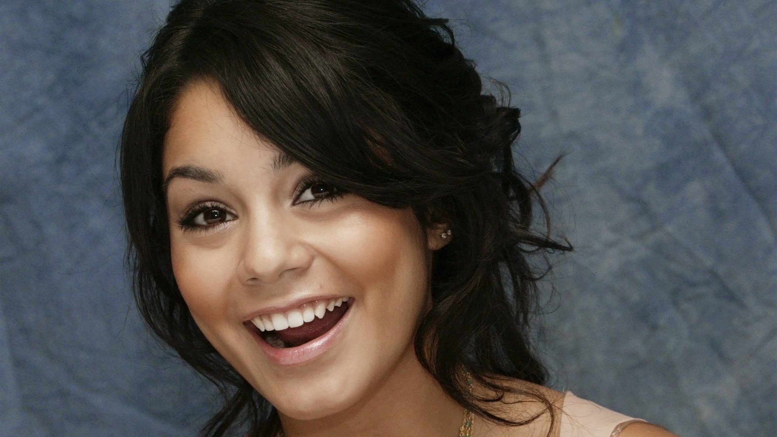 Baixar papel de parede para celular de Celebridade, Vanessa Hudgens gratuito.