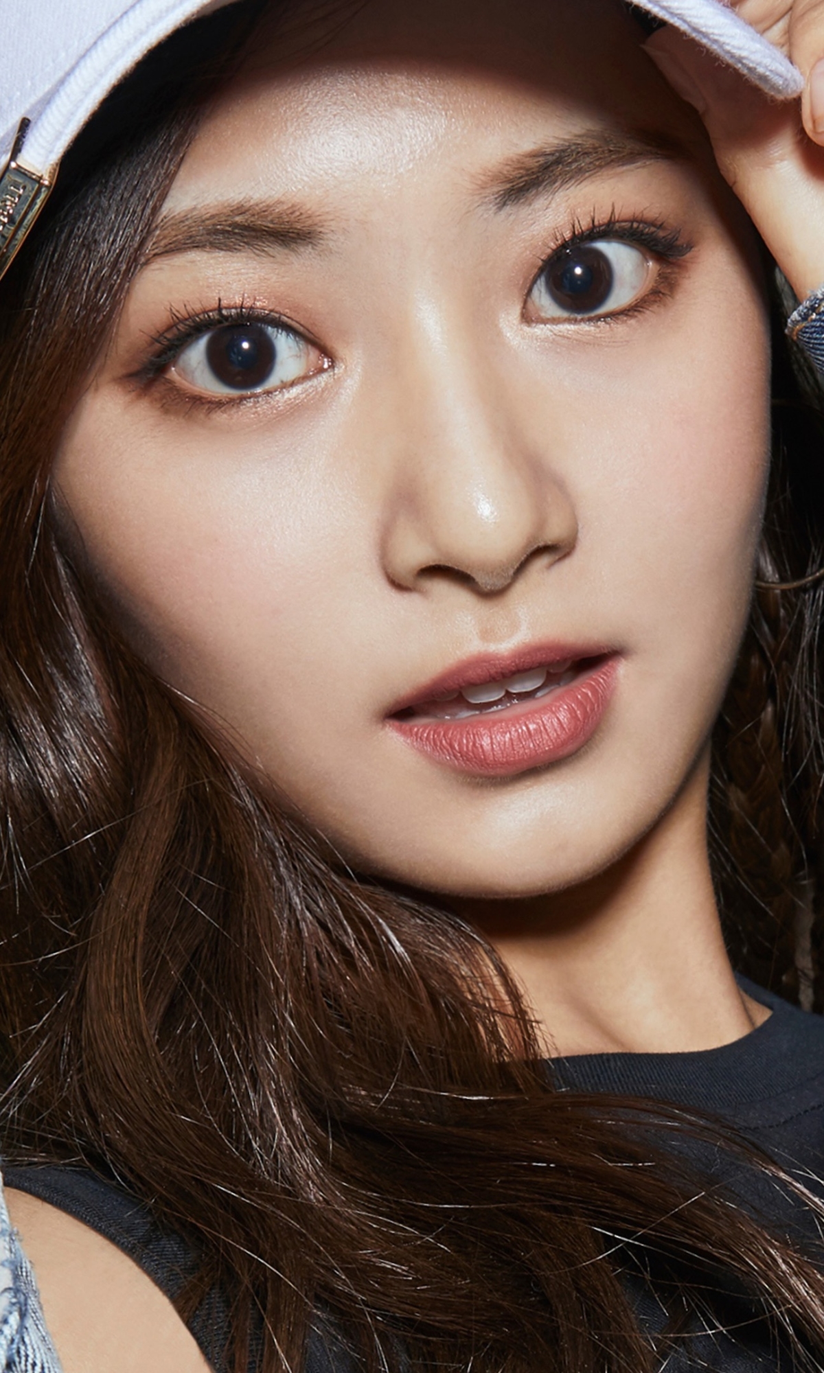 Download mobile wallpaper Music, Brunette, Brown Eyes, K Pop, Taiwanese, Twice (Band), Twice, Tzuyu (Singer) for free.