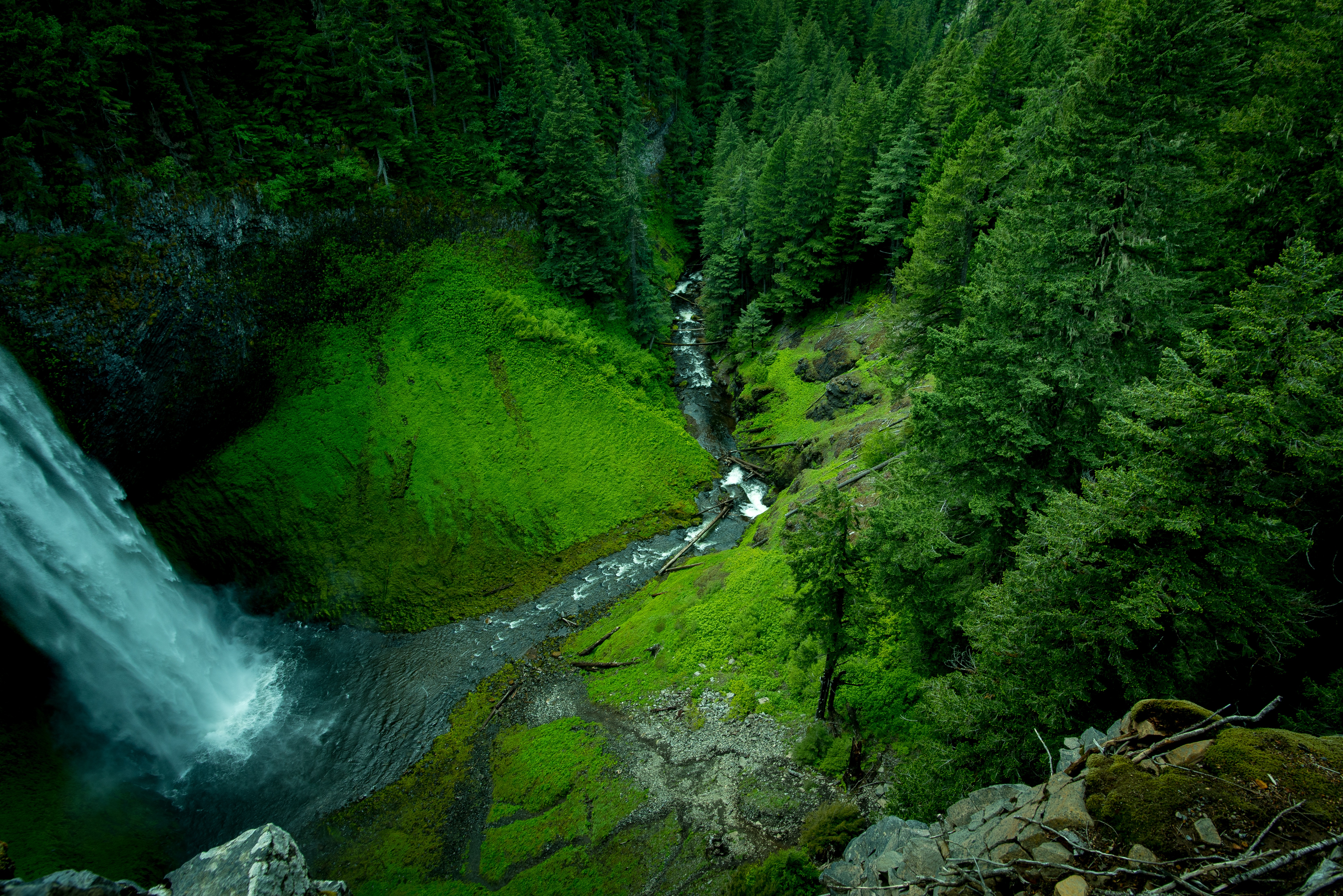 Скачать обои бесплатно Река, Водопады, Гора, Водопад, Лес, Дерево, Зеленый, Земля/природа картинка на рабочий стол ПК