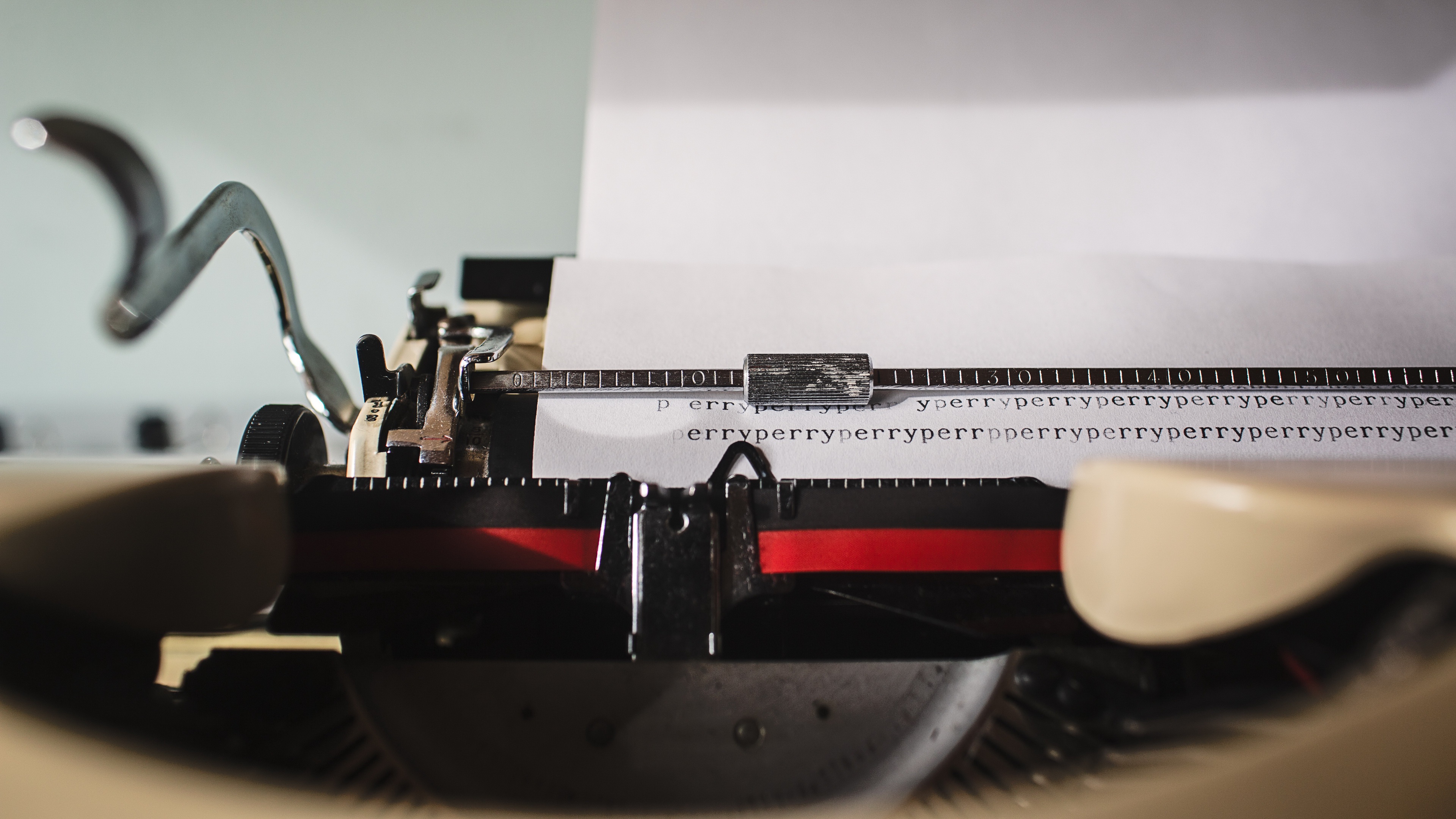 Handy-Wallpaper Schreibmaschine, Menschengemacht kostenlos herunterladen.