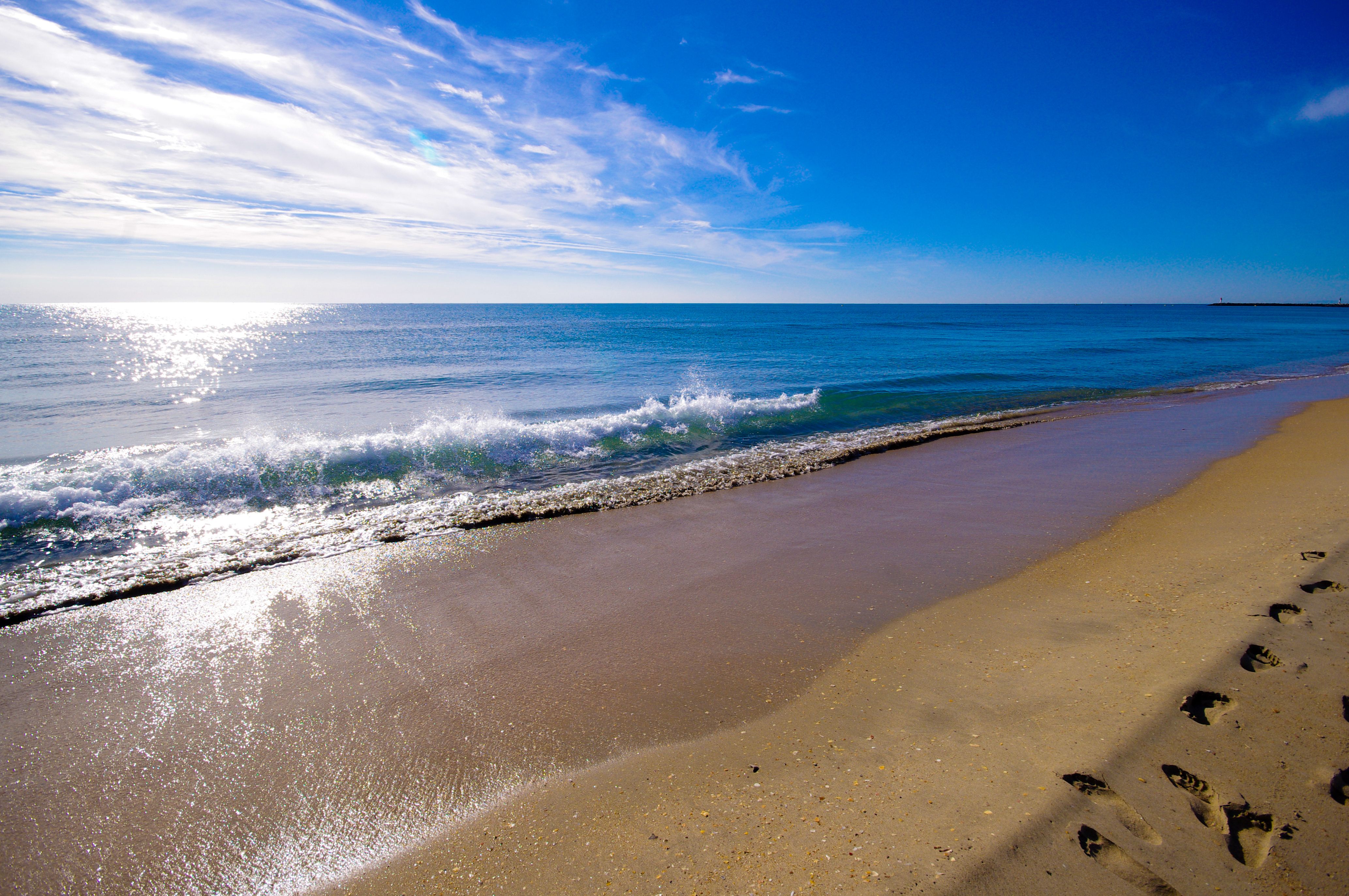 730315 descargar imagen tierra/naturaleza, playa, nube, huella, arena, mar, cielo, agua, ola: fondos de pantalla y protectores de pantalla gratis