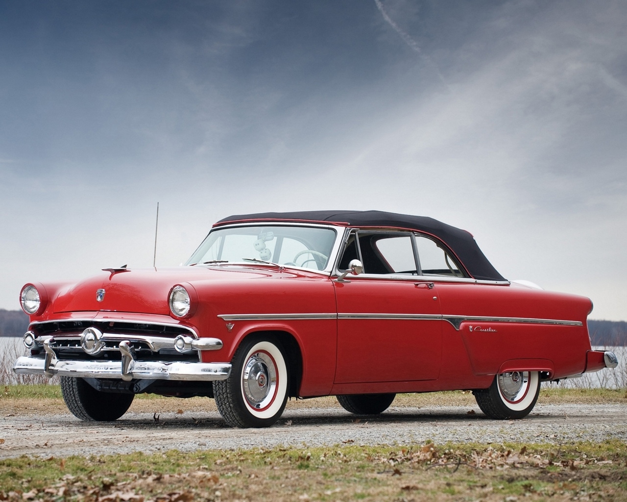 Популярні заставки і фони Ford Crestline Sunliner на комп'ютер