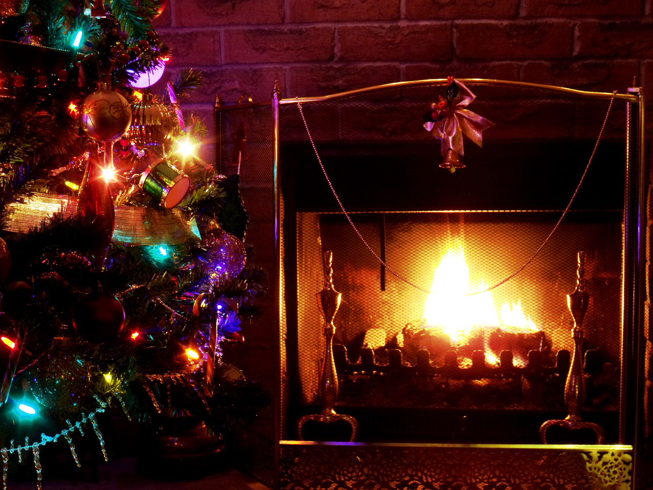 Download mobile wallpaper Christmas, Holiday, Fireplace, Christmas Ornaments for free.