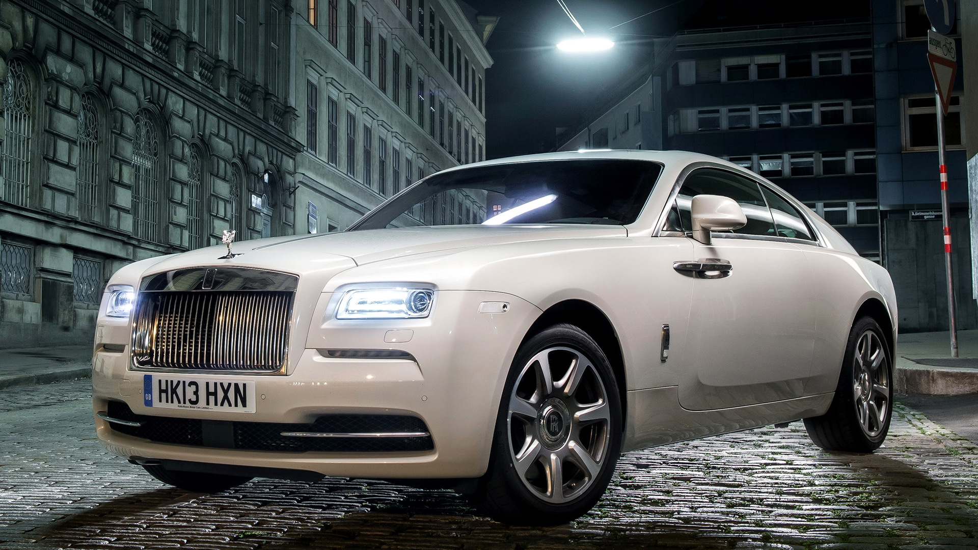 Download mobile wallpaper Rolls Royce, Car, Rolls Royce Wraith, Vehicles, Grand Tourer, White Car for free.