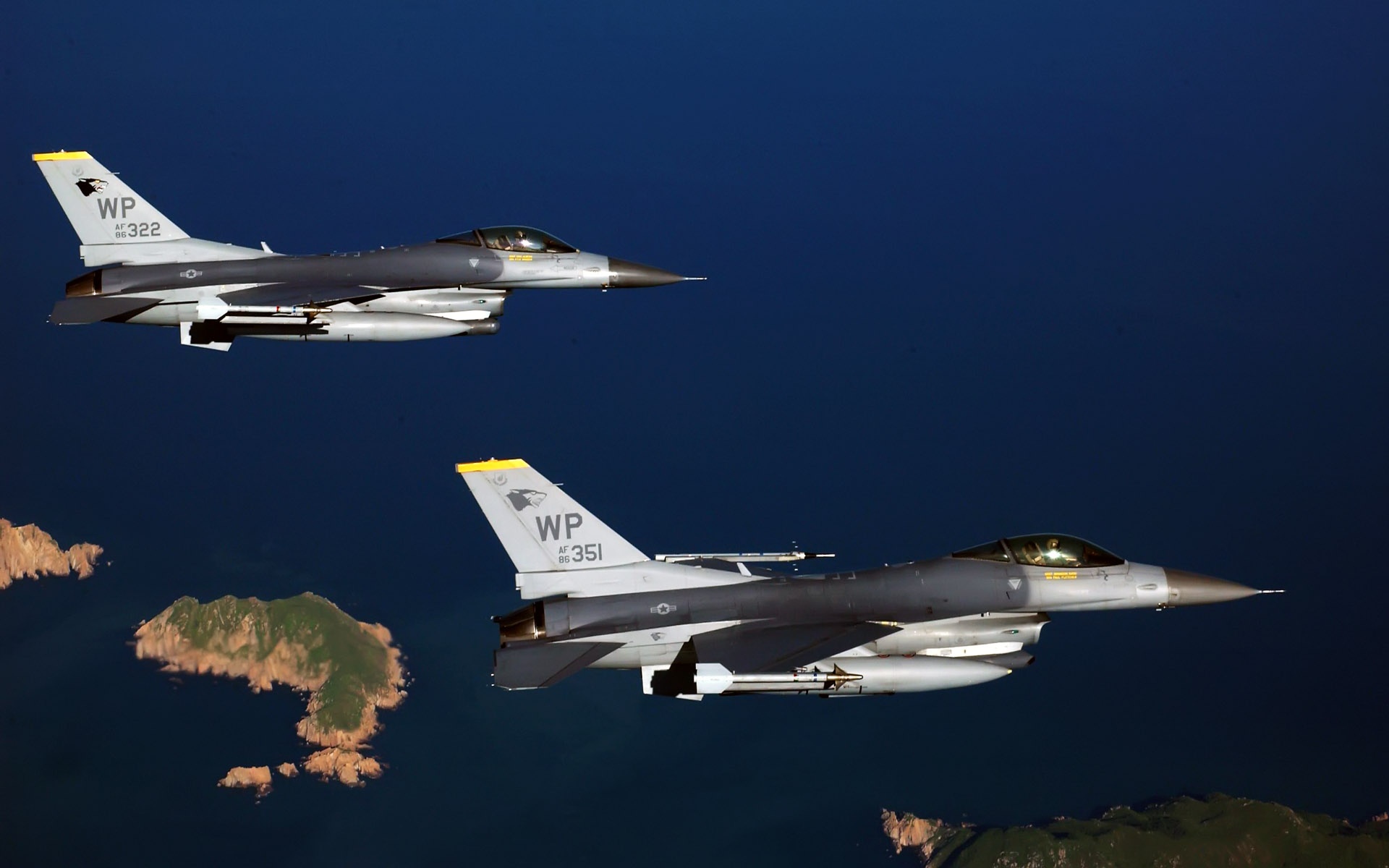 Скачать картинку Реактивный Истребитель, Самолёты, General Dynamics F 16 Файтинг Фэлкон, Военные, Реактивные Истребители в телефон бесплатно.