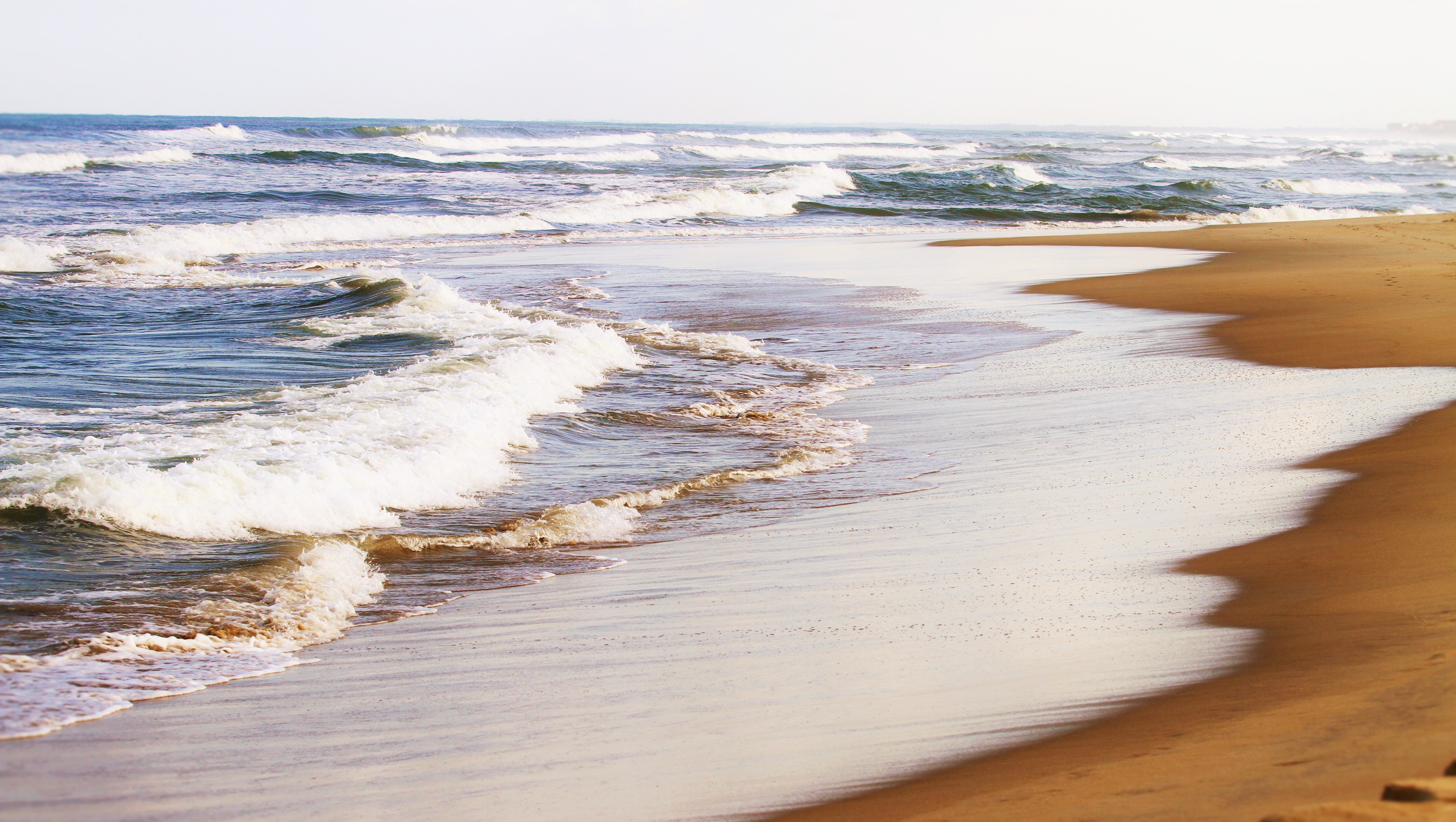Скачать картинку Пляж, Горизонт, Океан, Волна, Земля/природа в телефон бесплатно.