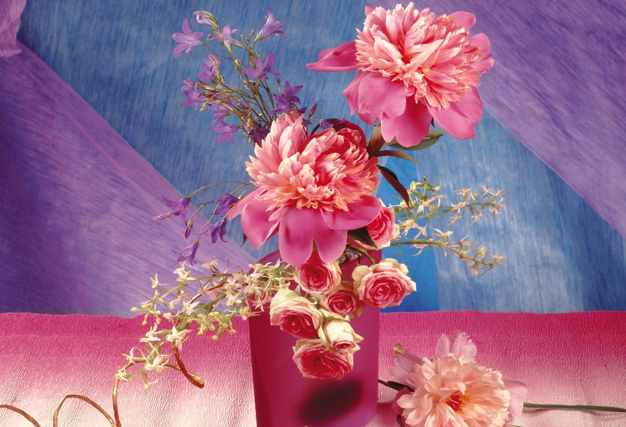 740592 завантажити шпалери ваза, створено людиною, квітка, півонія, рожева квітка - заставки і картинки безкоштовно