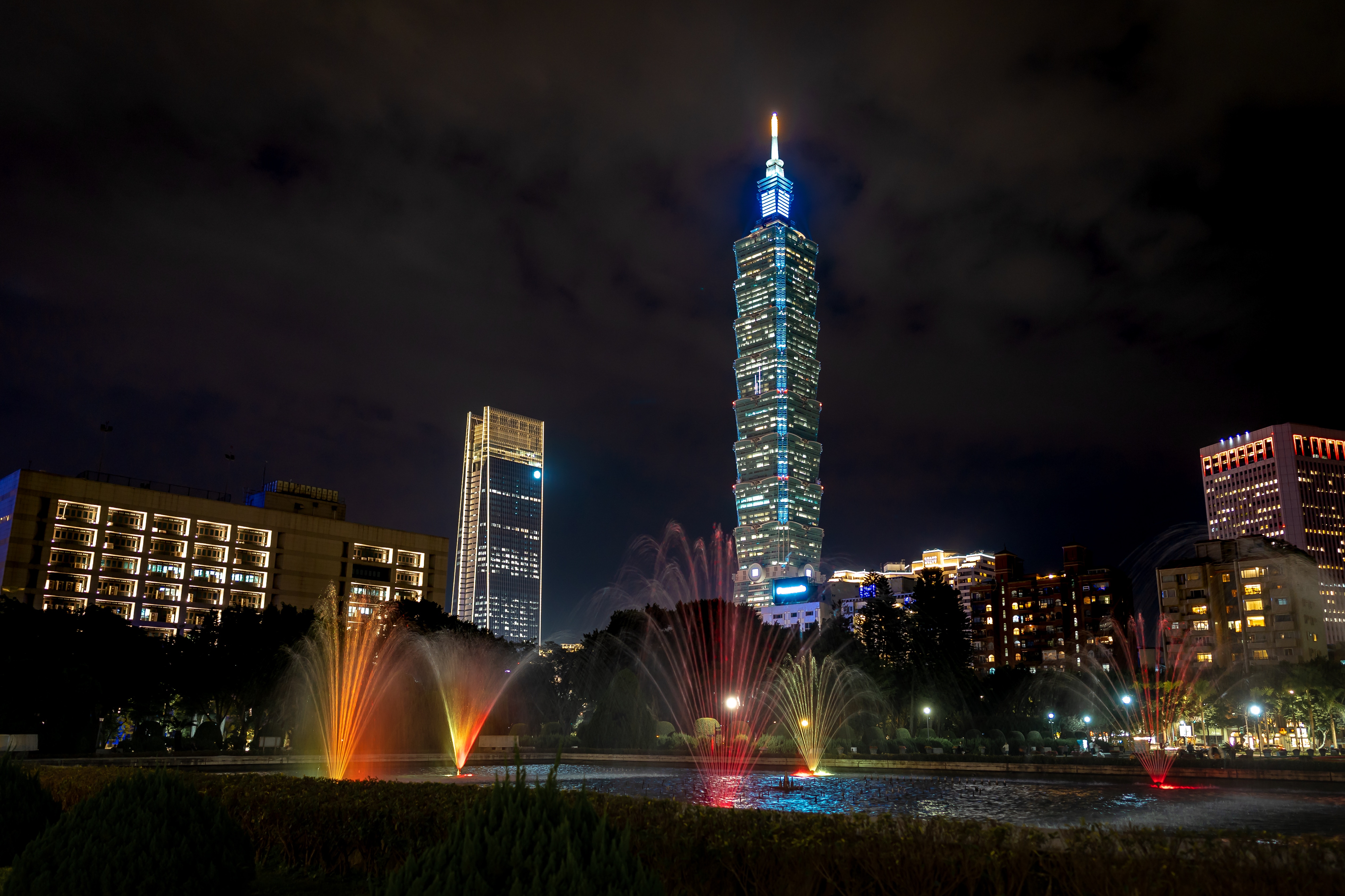 Laden Sie das Städte, Night City, Lichter Der Stadt, Hintergrundbeleuchtung, Turm, Taiwan, Taipeh, Taipei, Nächtliche Stadt, City Lights, Beleuchtung-Bild kostenlos auf Ihren PC-Desktop herunter