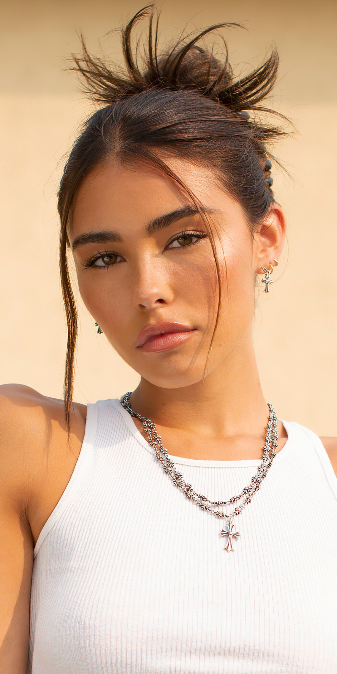 Download mobile wallpaper Music, Singer, Brunette, American, Madison Beer for free.