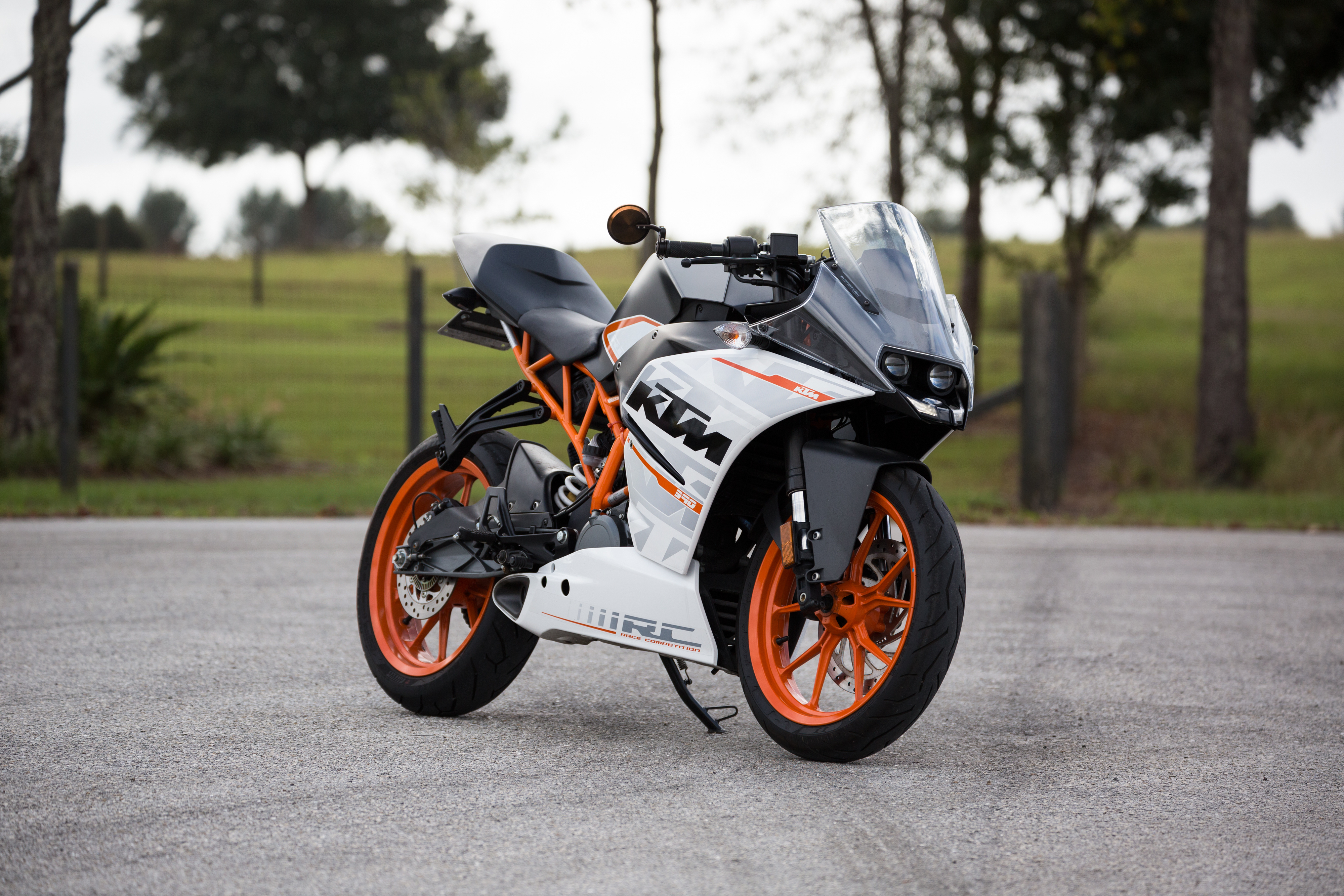 107759 baixar papel de parede motocicleta, motocicletas, vista lateral, ktm - protetores de tela e imagens gratuitamente