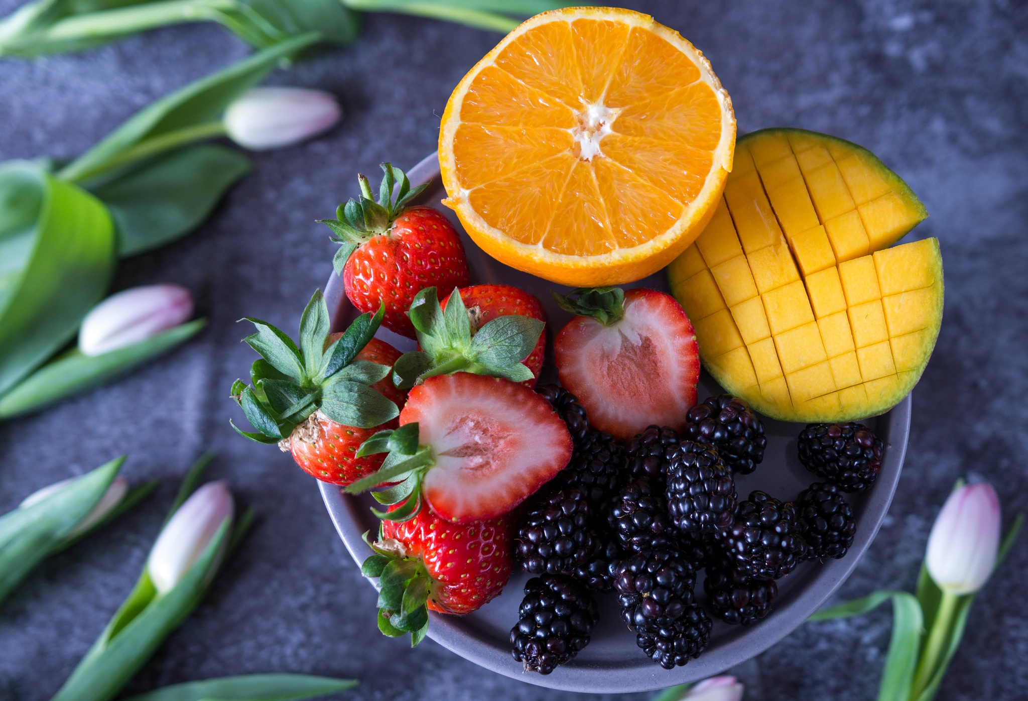 408658 Bild herunterladen nahrungsmittel, frucht, brombeere, mango, orange (obst), erdbeere, früchte - Hintergrundbilder und Bildschirmschoner kostenlos
