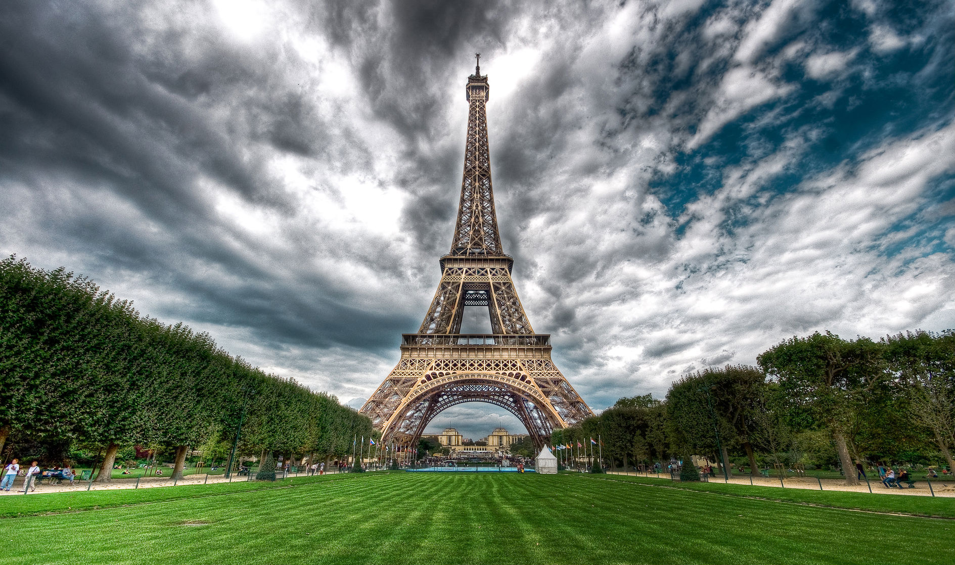 Horizontal Wallpaper eiffel tower, man made, paris, monuments